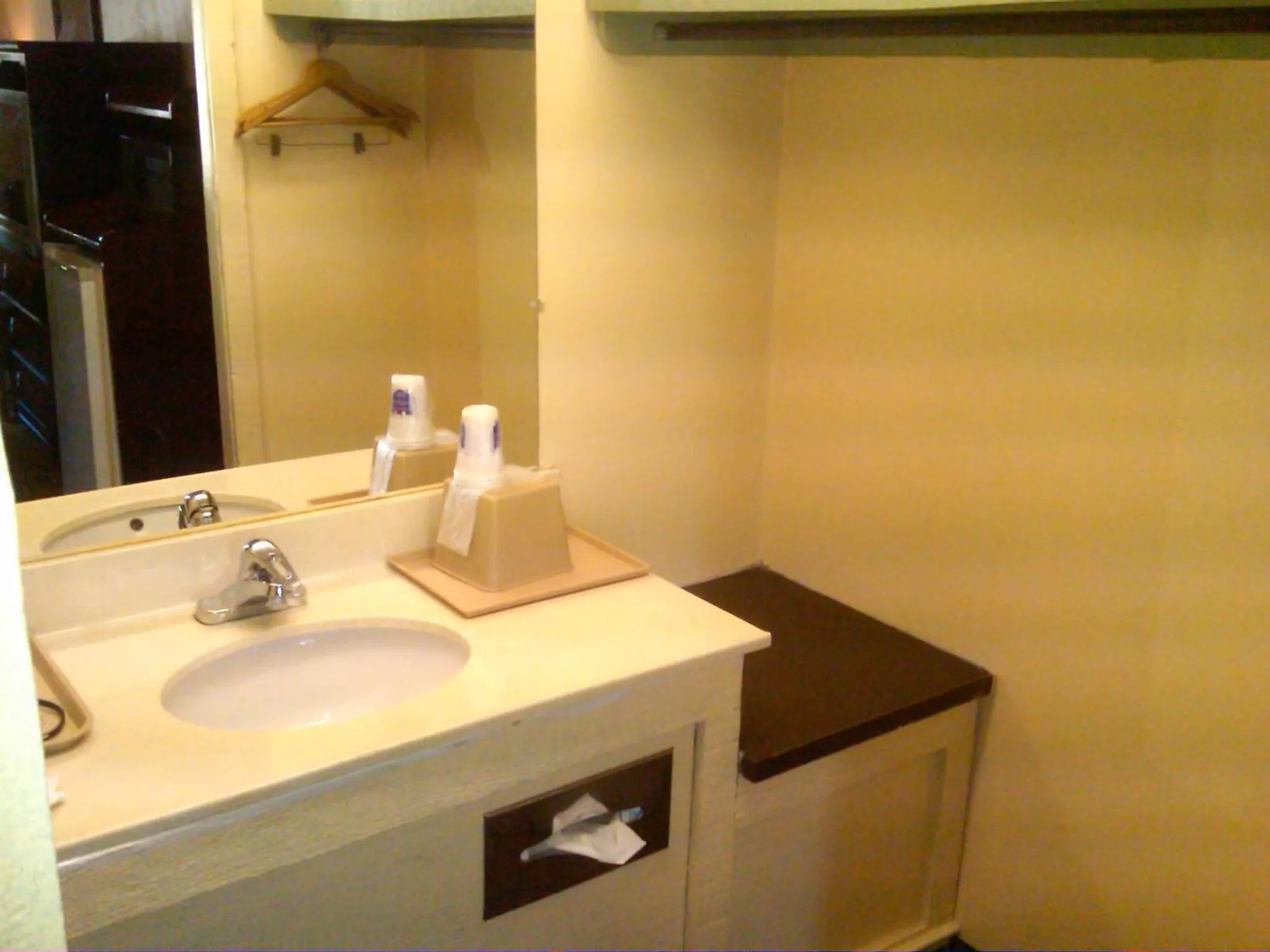 Bathroom in Knights Inn - Battle Creek