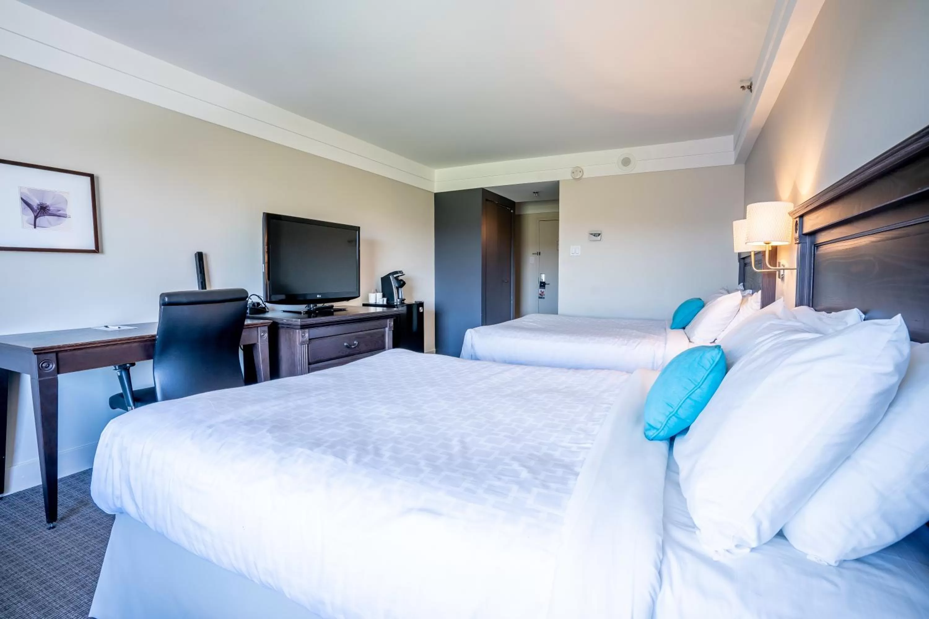 Bedroom, Bed in Manoir des Sables Hôtel & Golf