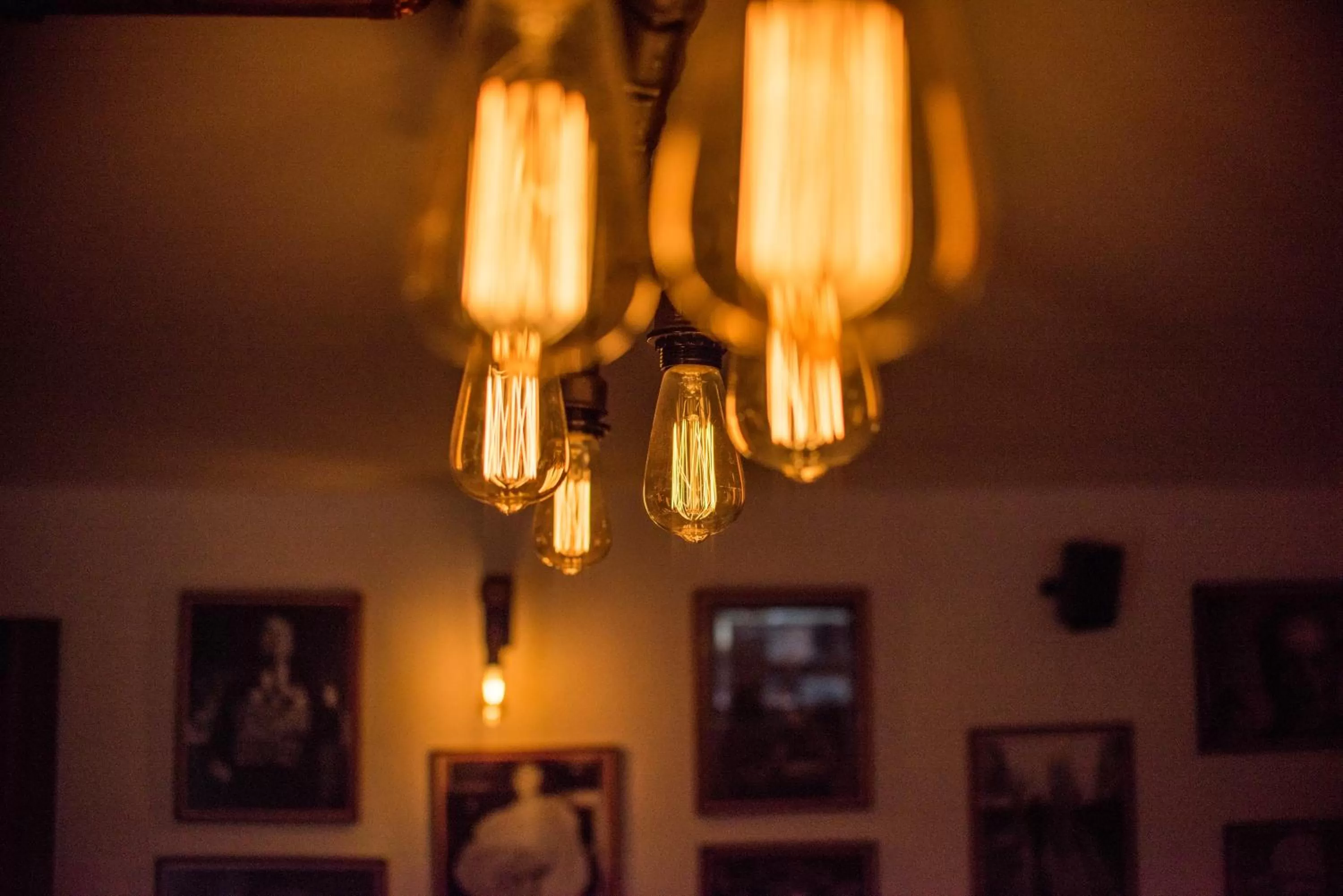 Restaurant/places to eat in compleX living aparthotel