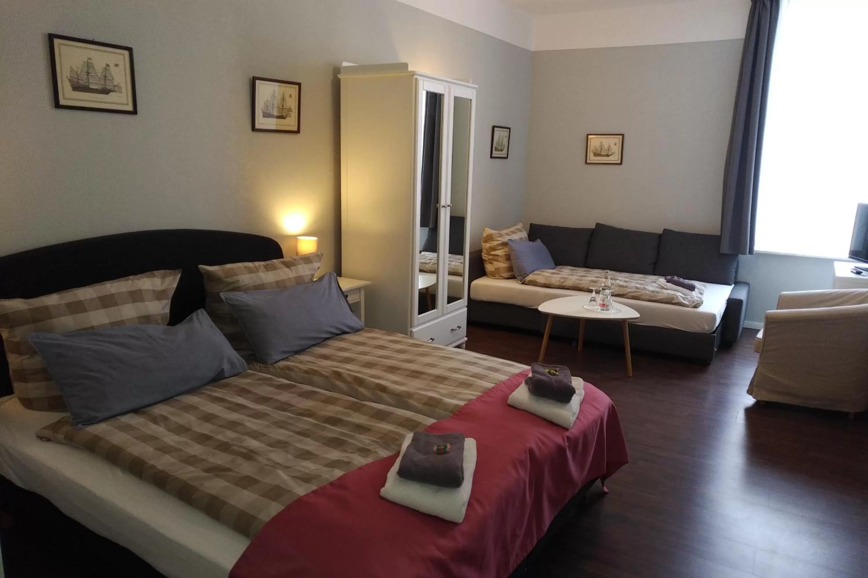 young children in Hoffmanns Holsteinisches Haus