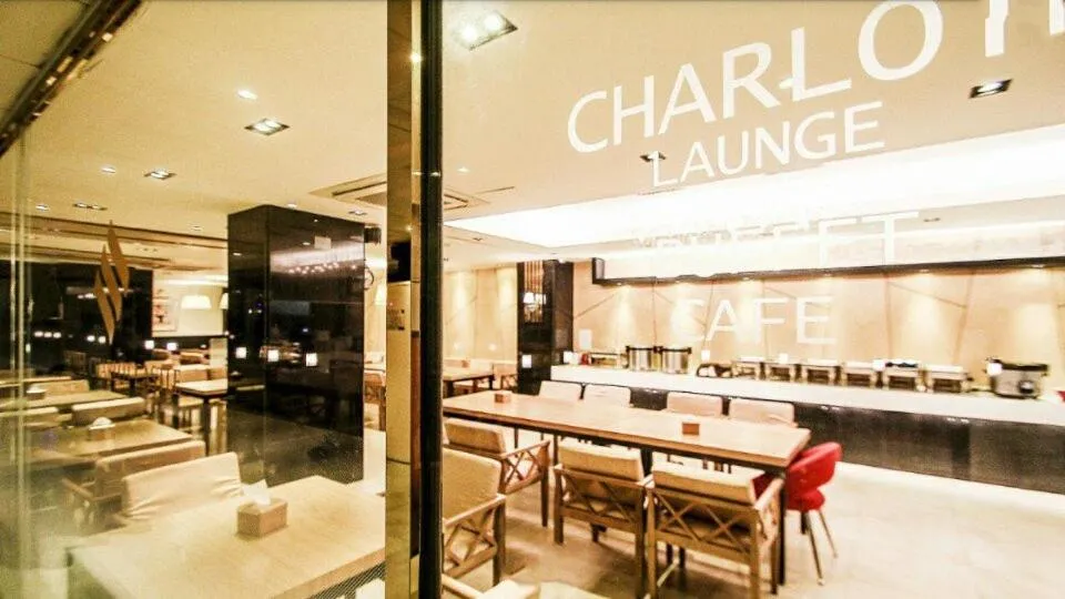 Restaurant/Places to Eat in Hotel Charlot Castle