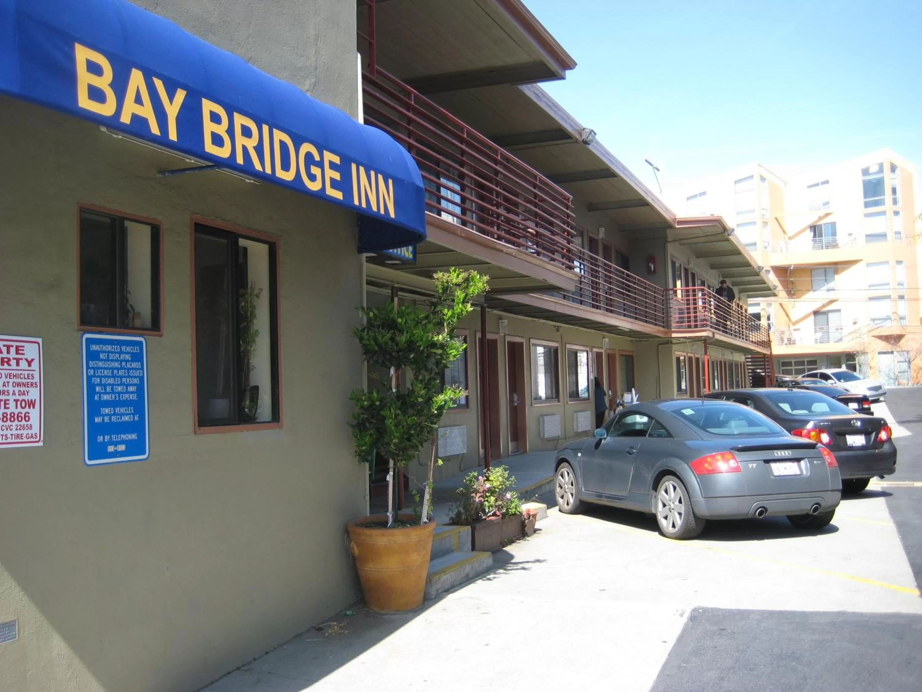 Facade/entrance in Bay Bridge Inn San Francisco