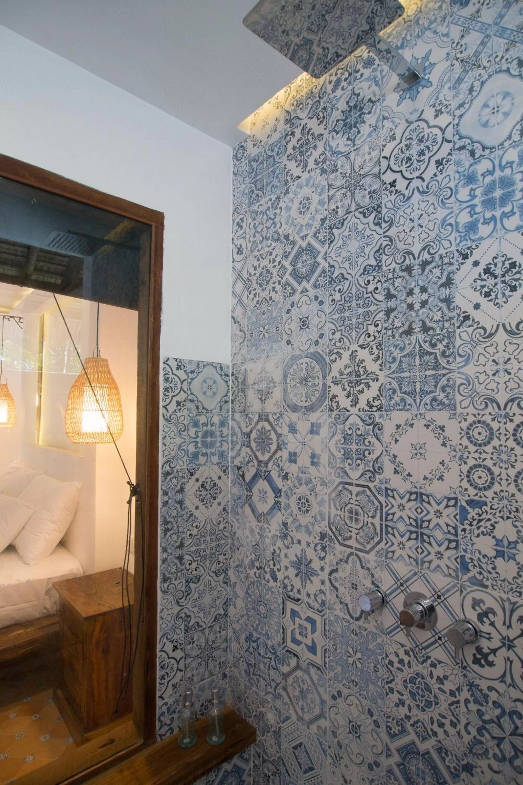 Shower in The Mandana Villa Gili Air