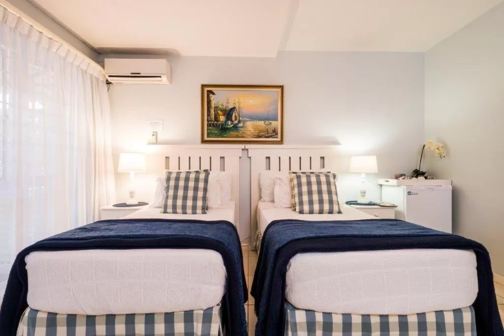 Bed in Flamingo Rocks