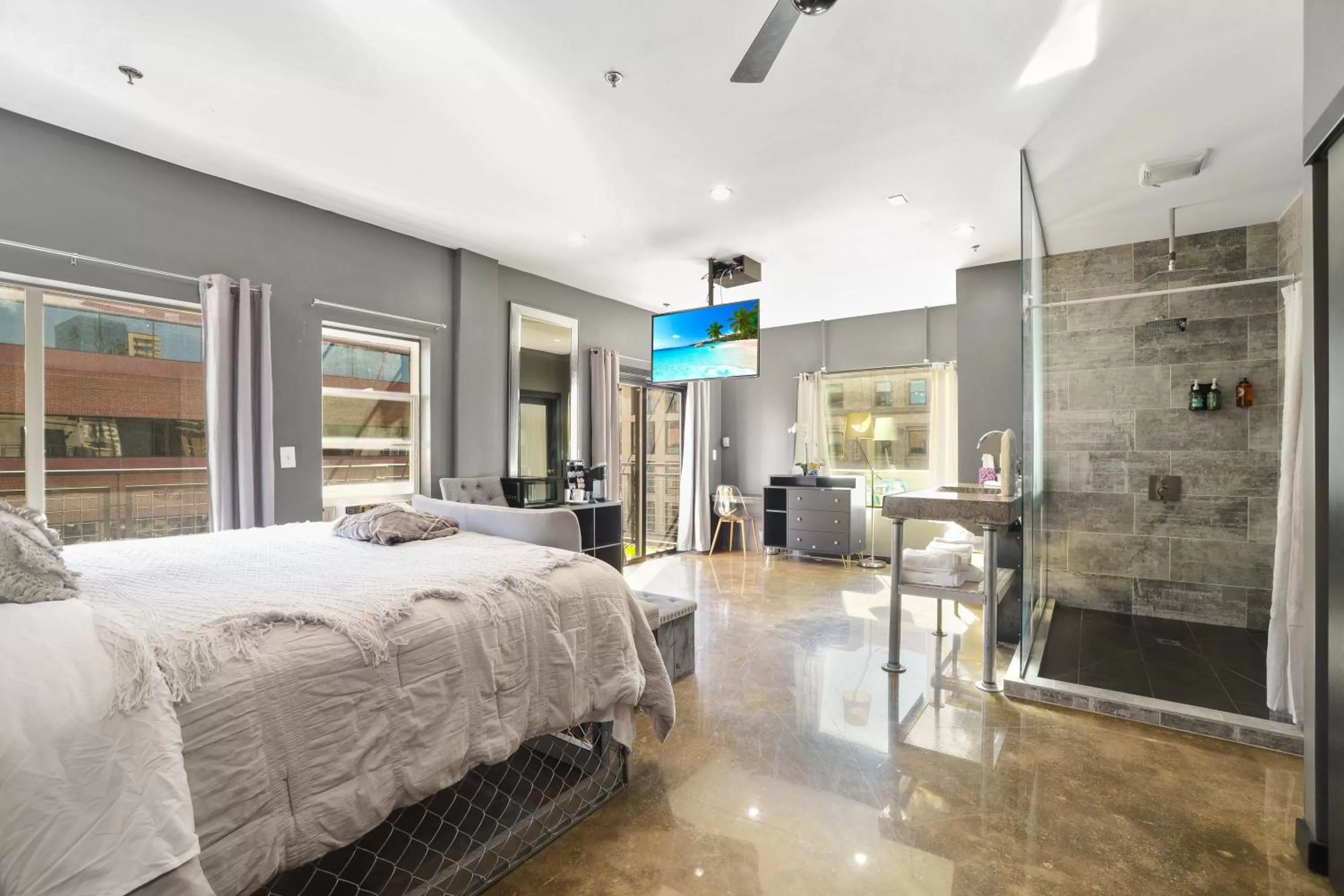 Photo of the whole room, Bed in Good Hotels Downtown Denver