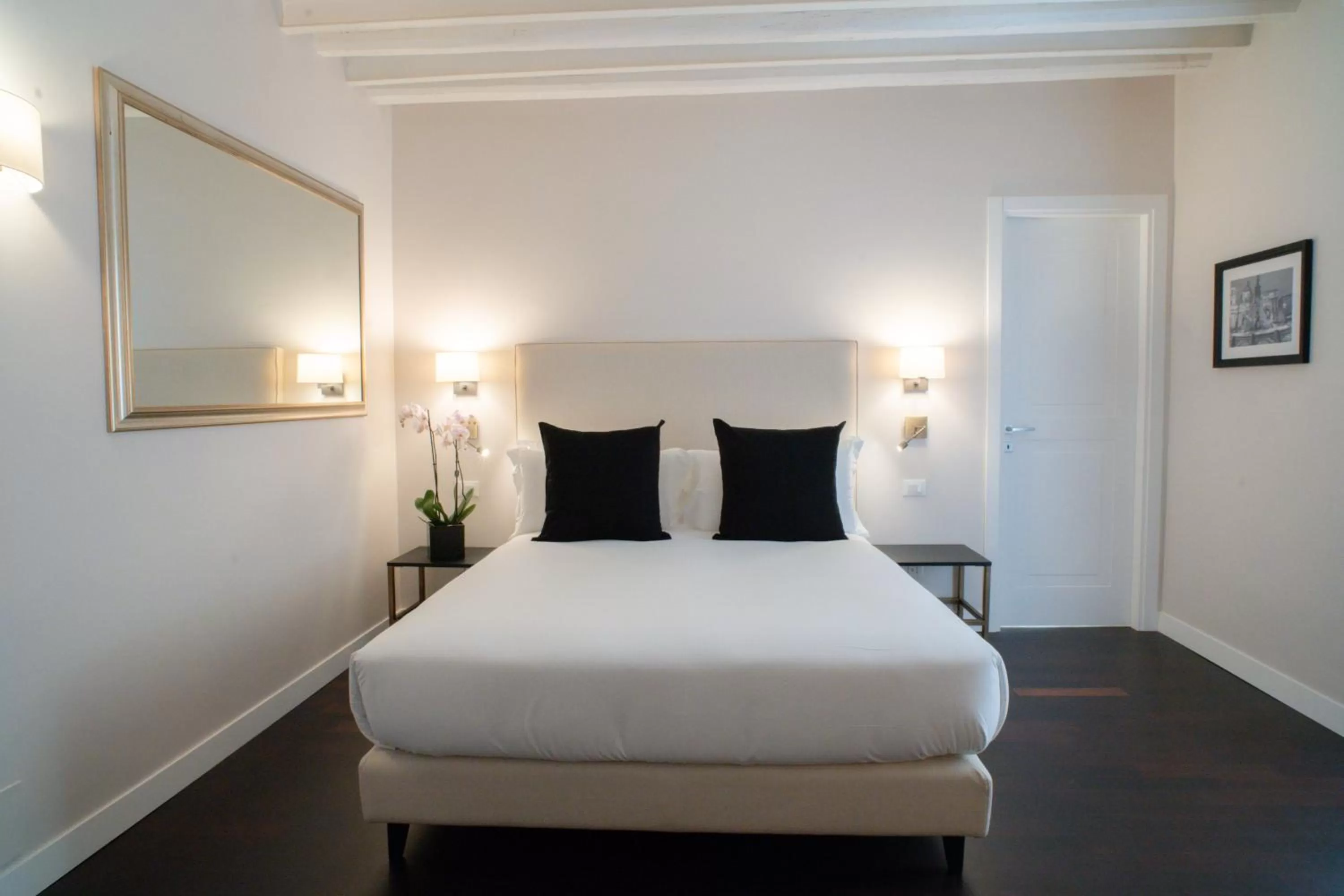 Bedroom, Bed in Kame Hall