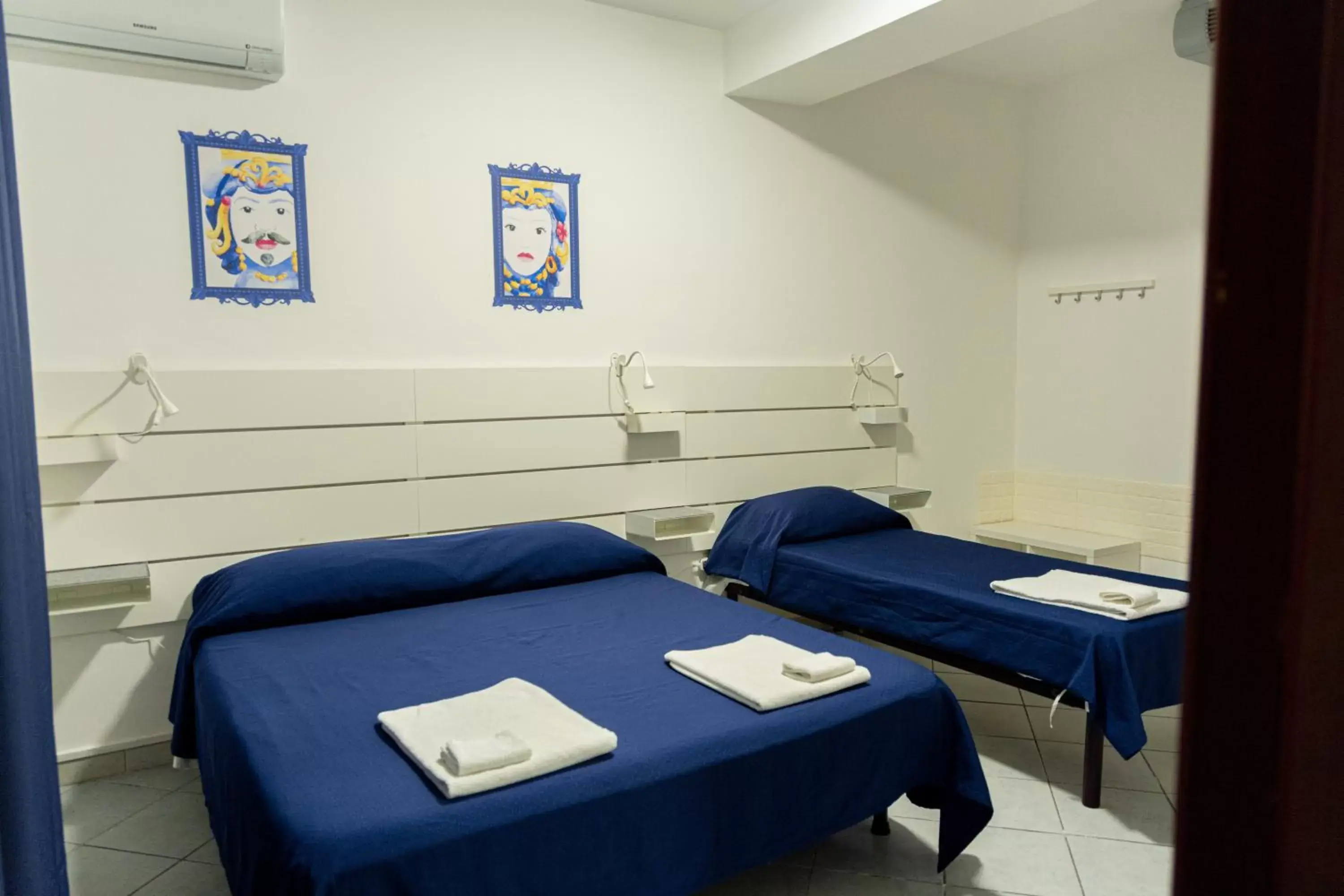 Triple Room in Morfeo B&B Triple Room in Morfeo B&B