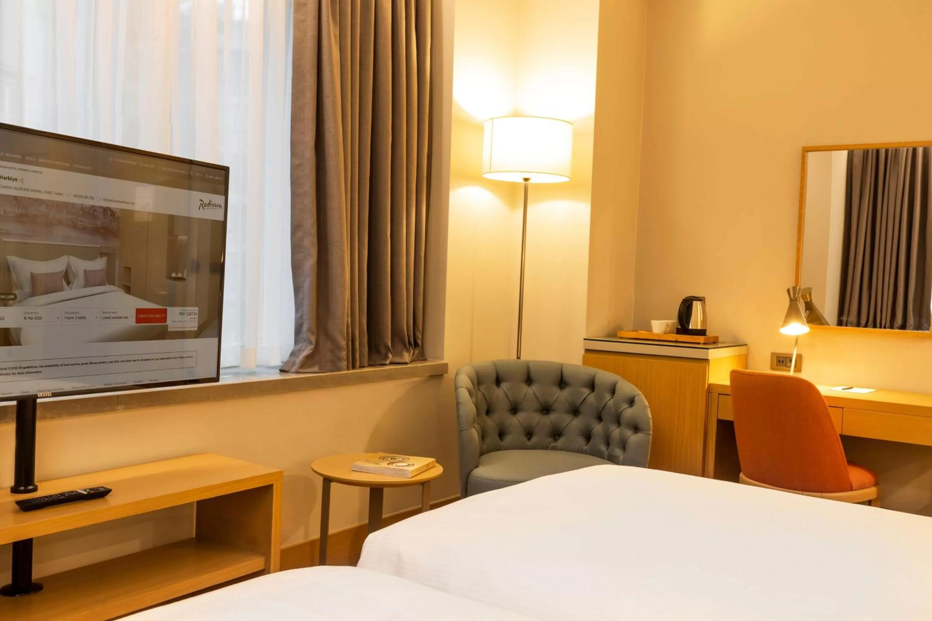 Bedroom, Bed in Radisson Hotel Istanbul Harbiye