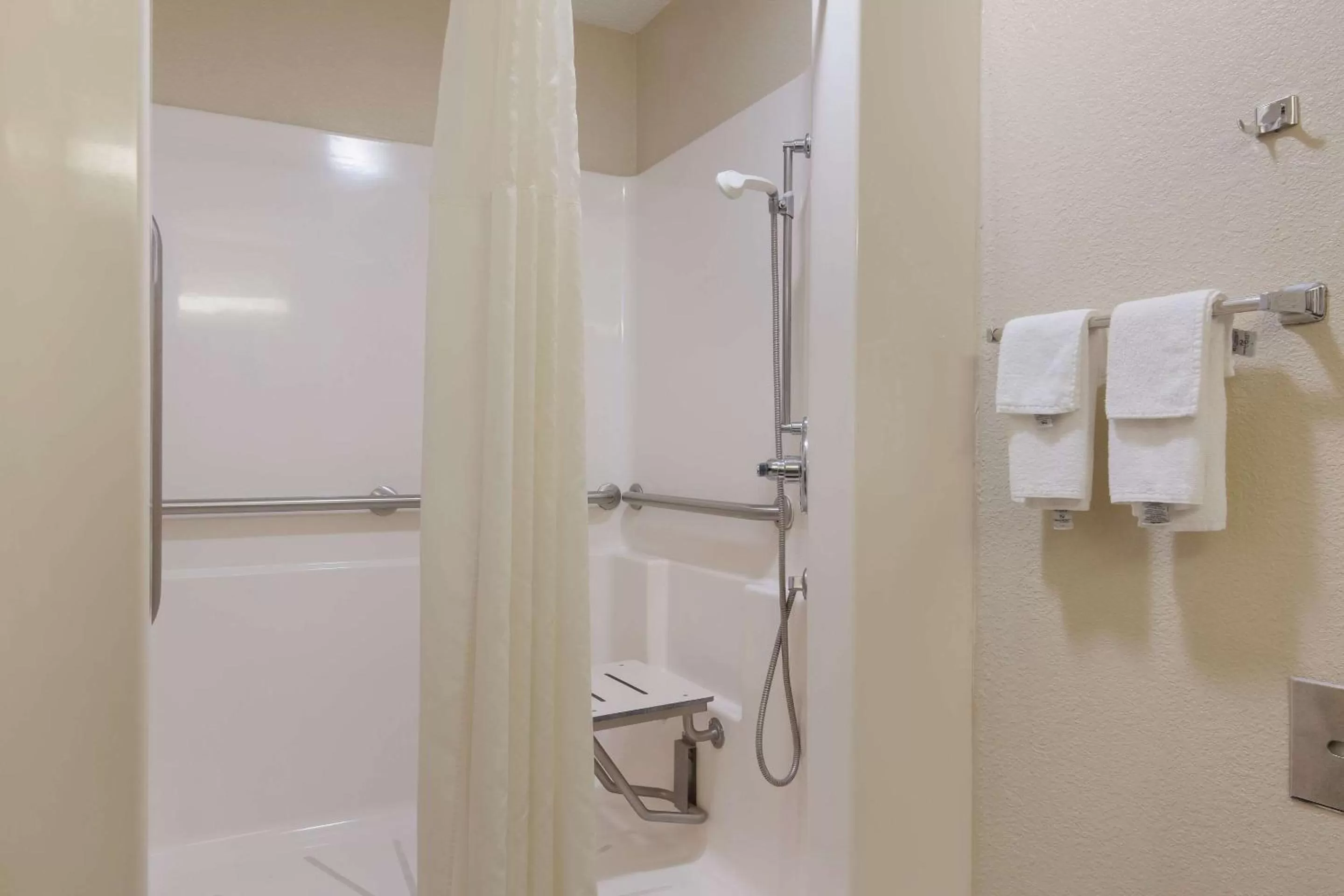 Bathroom in Quality Inn Magnolia