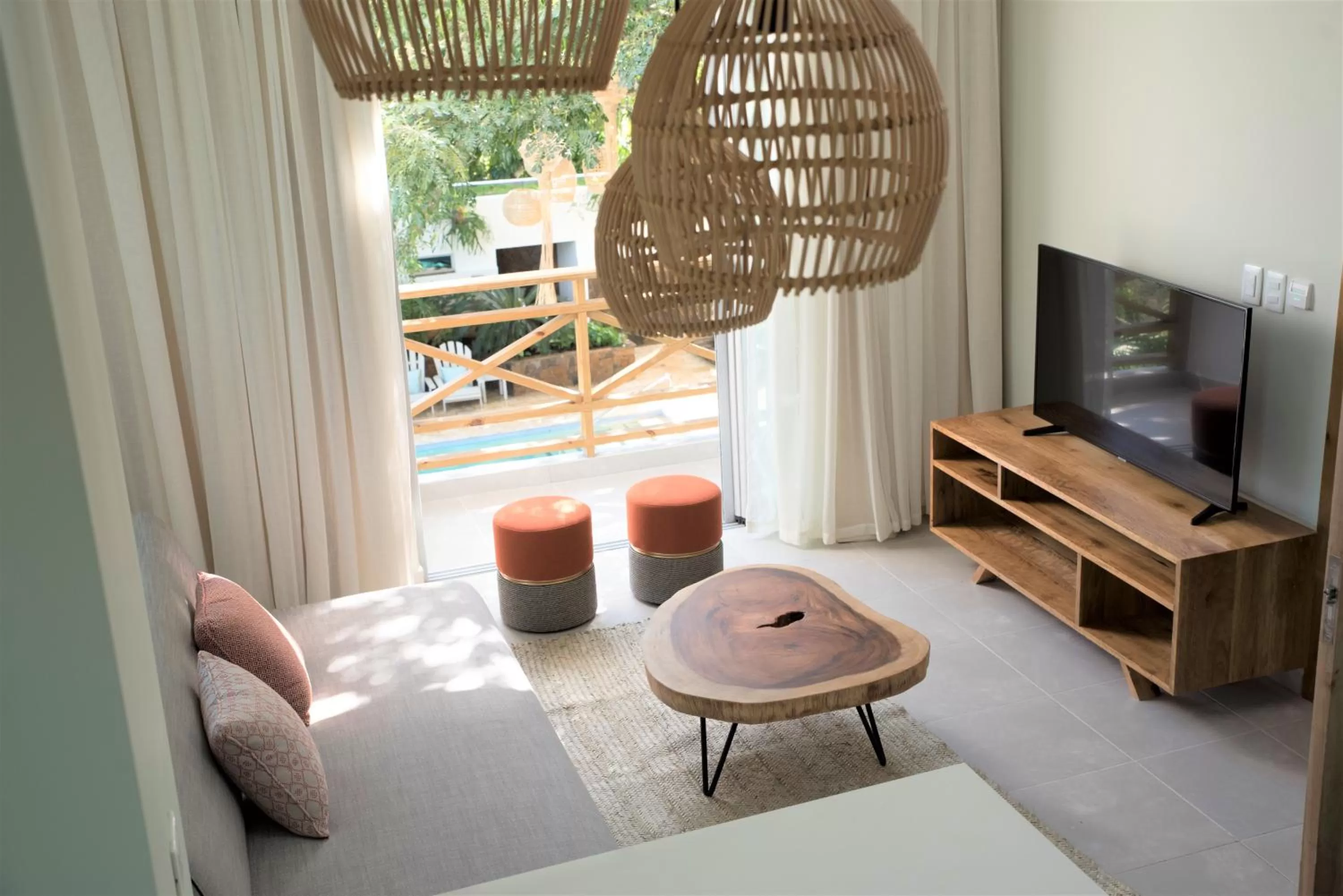 Communal lounge/ TV room in Saman Boutique Hotel By Mint
