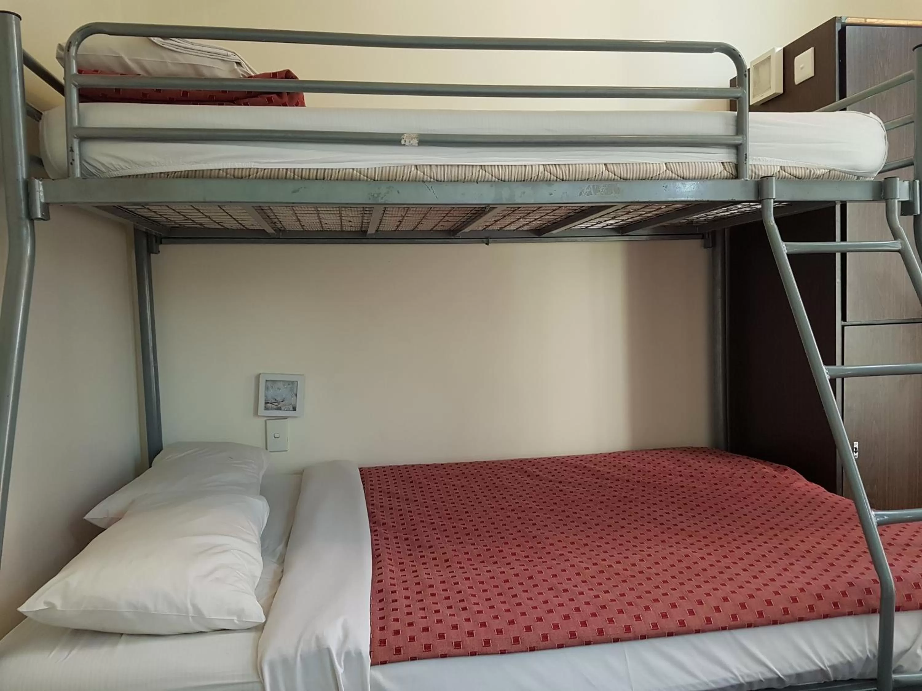 Bed in 790 on George Backpackers