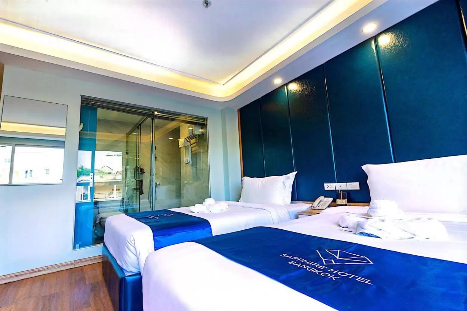 Photo of the whole room, Bed in Sapphire Hotel Silom Bangkok