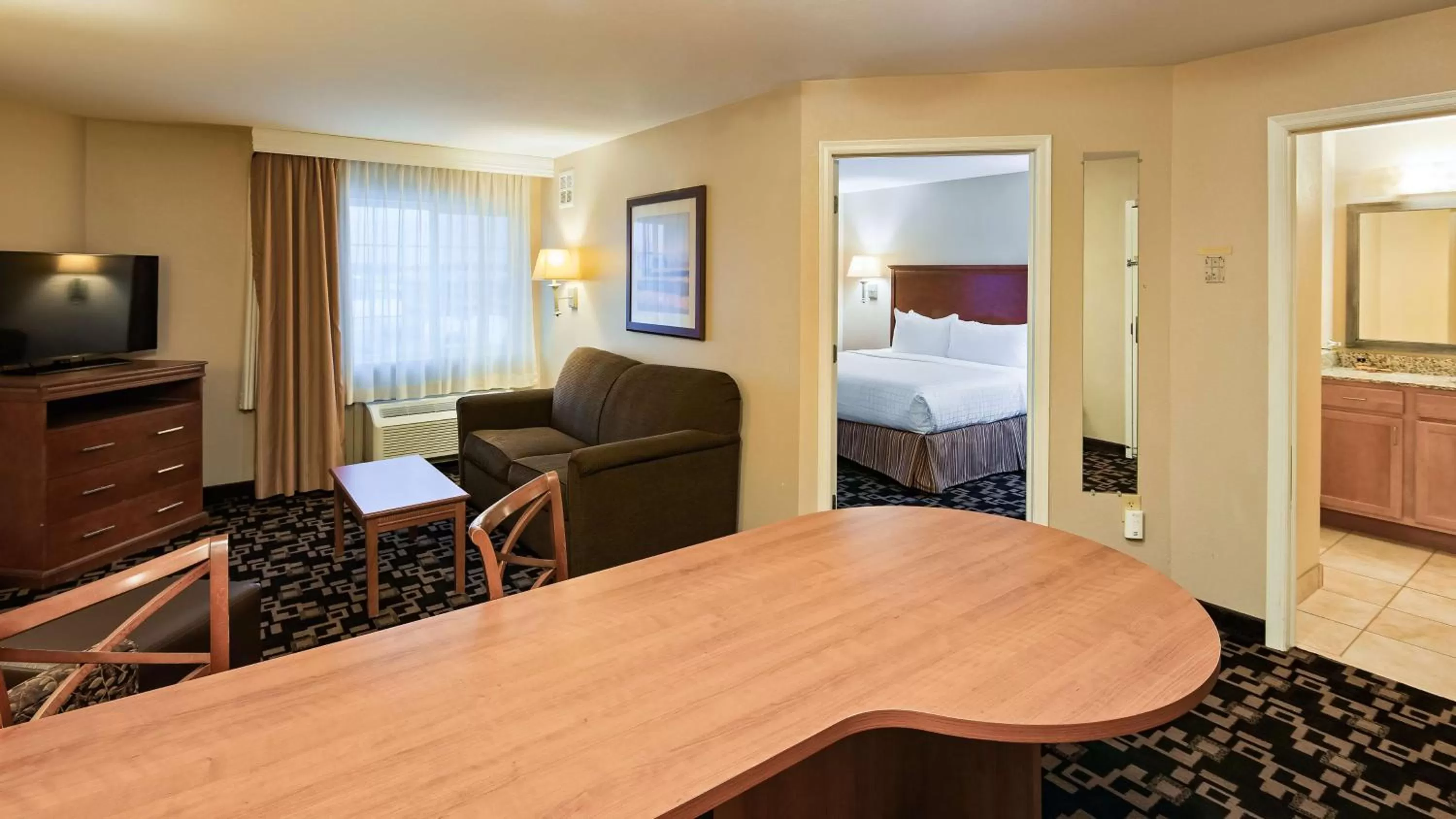 TV and multimedia, Bed in Best Western Plus Wausau-Rothschild Hotel