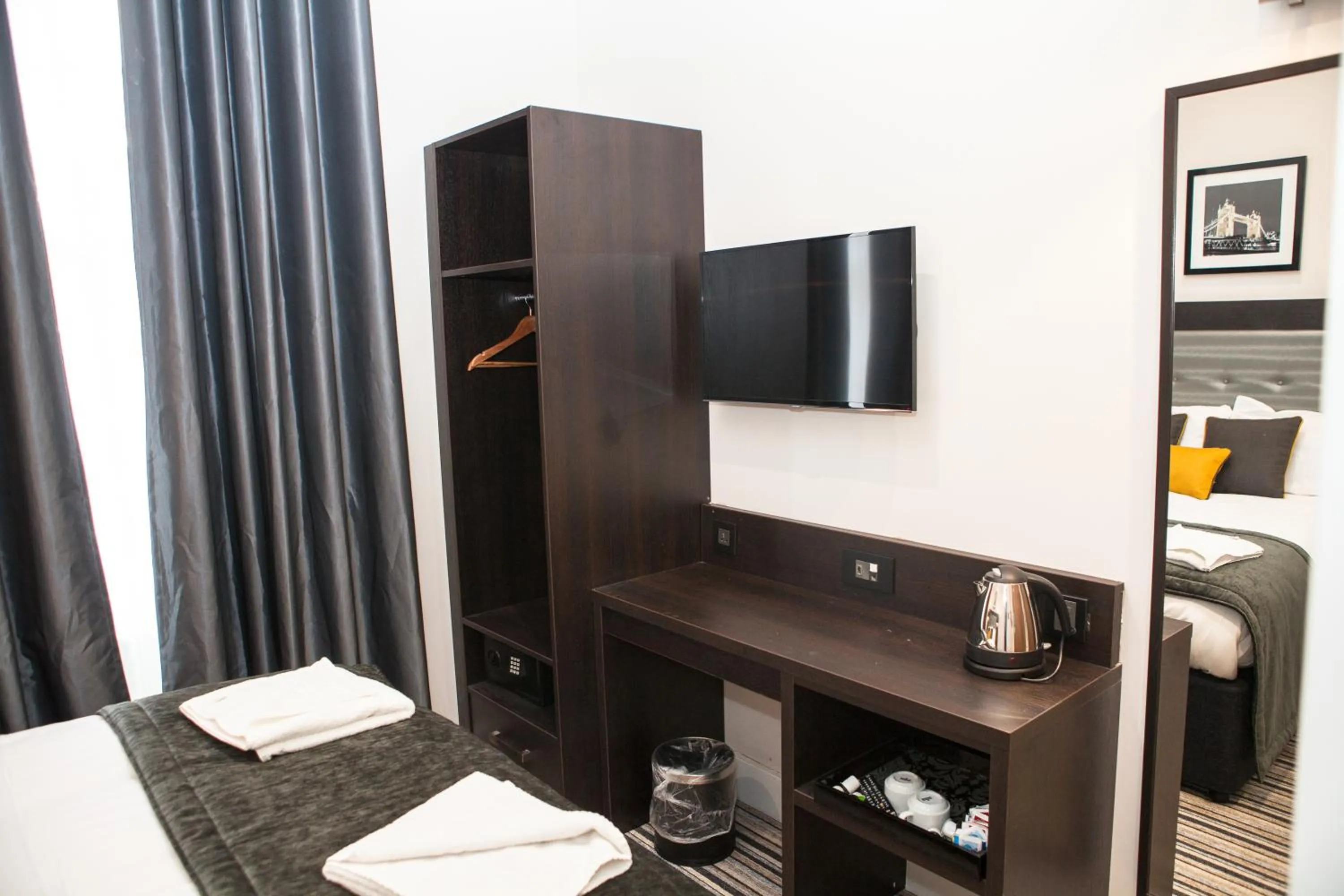 Photo of the whole room, Bed in The Tudor Inn Hotel