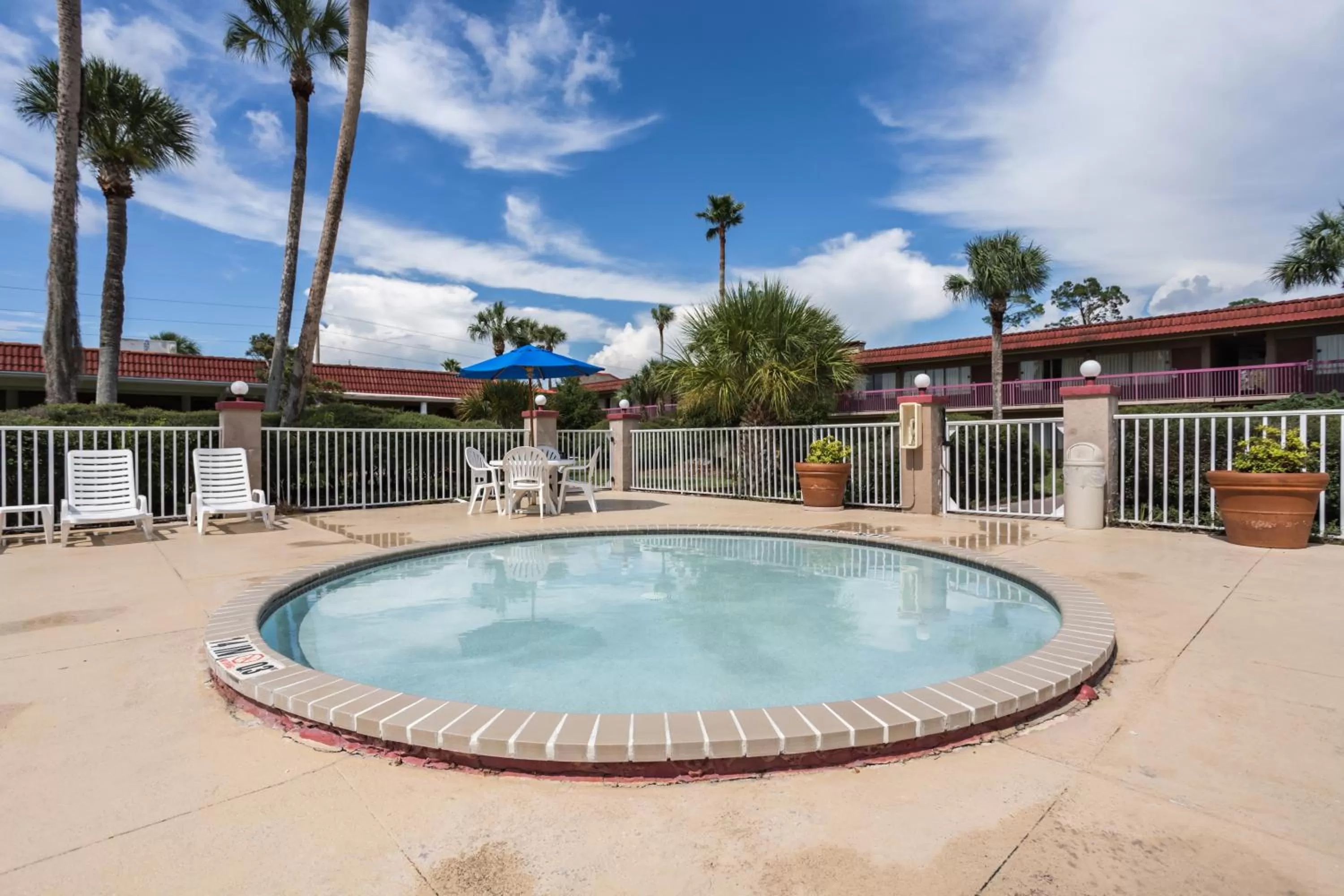 Day in Motel 6-Spring Hill, FL - Weeki Wachee