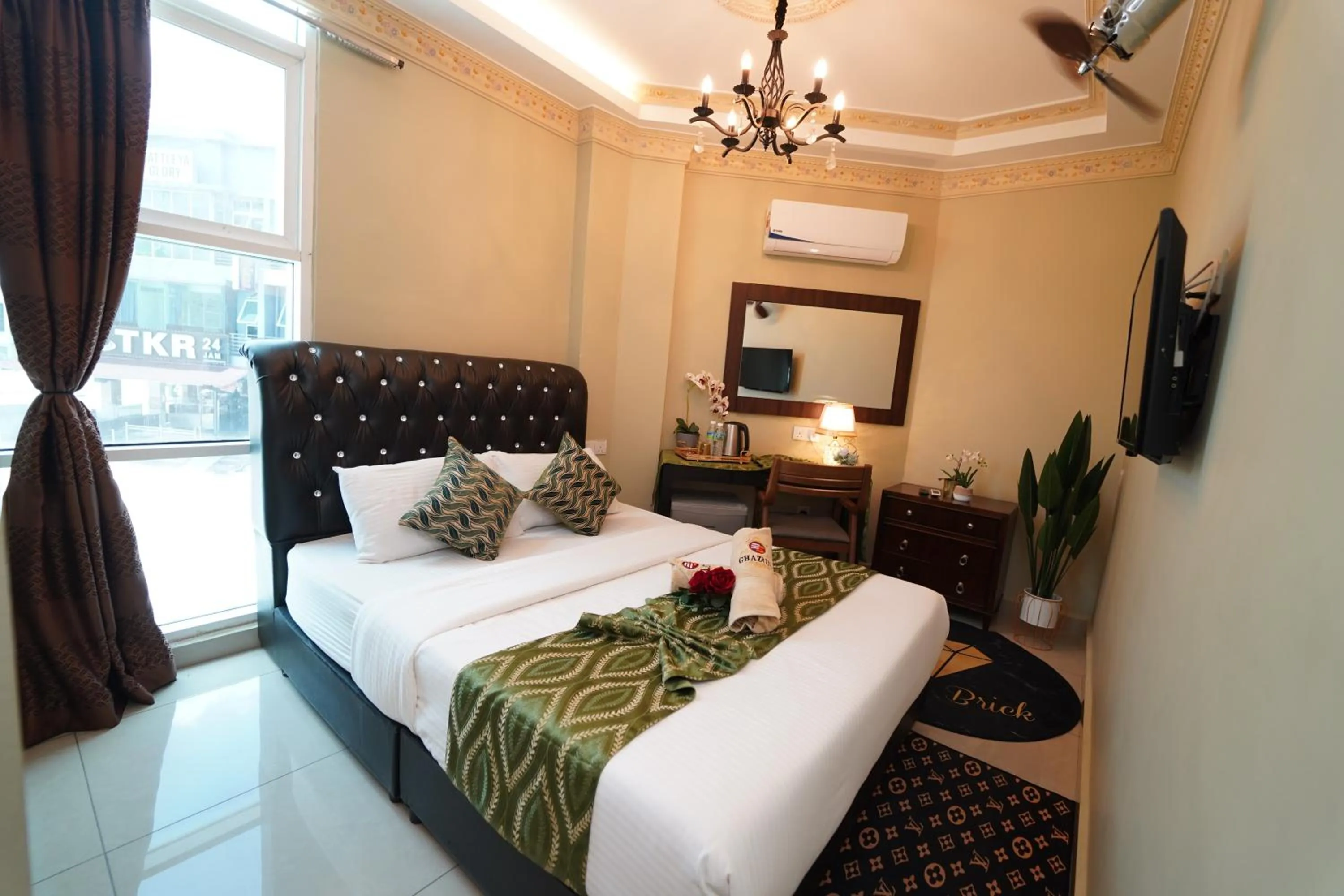 Bed in Ghazrin's Classic Hotel JB