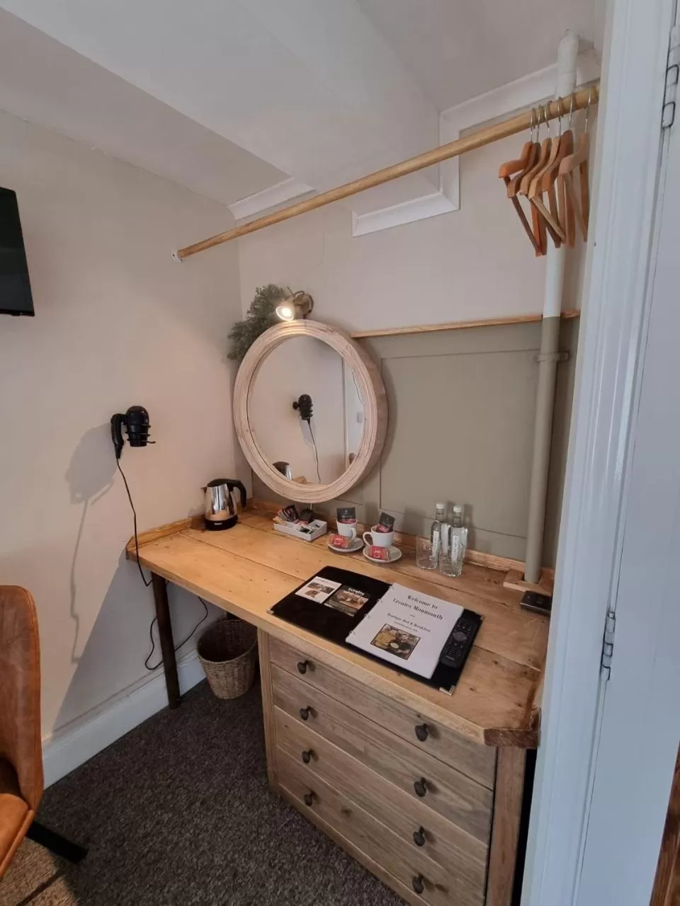 Coffee/tea facilities, Bathroom in Creates