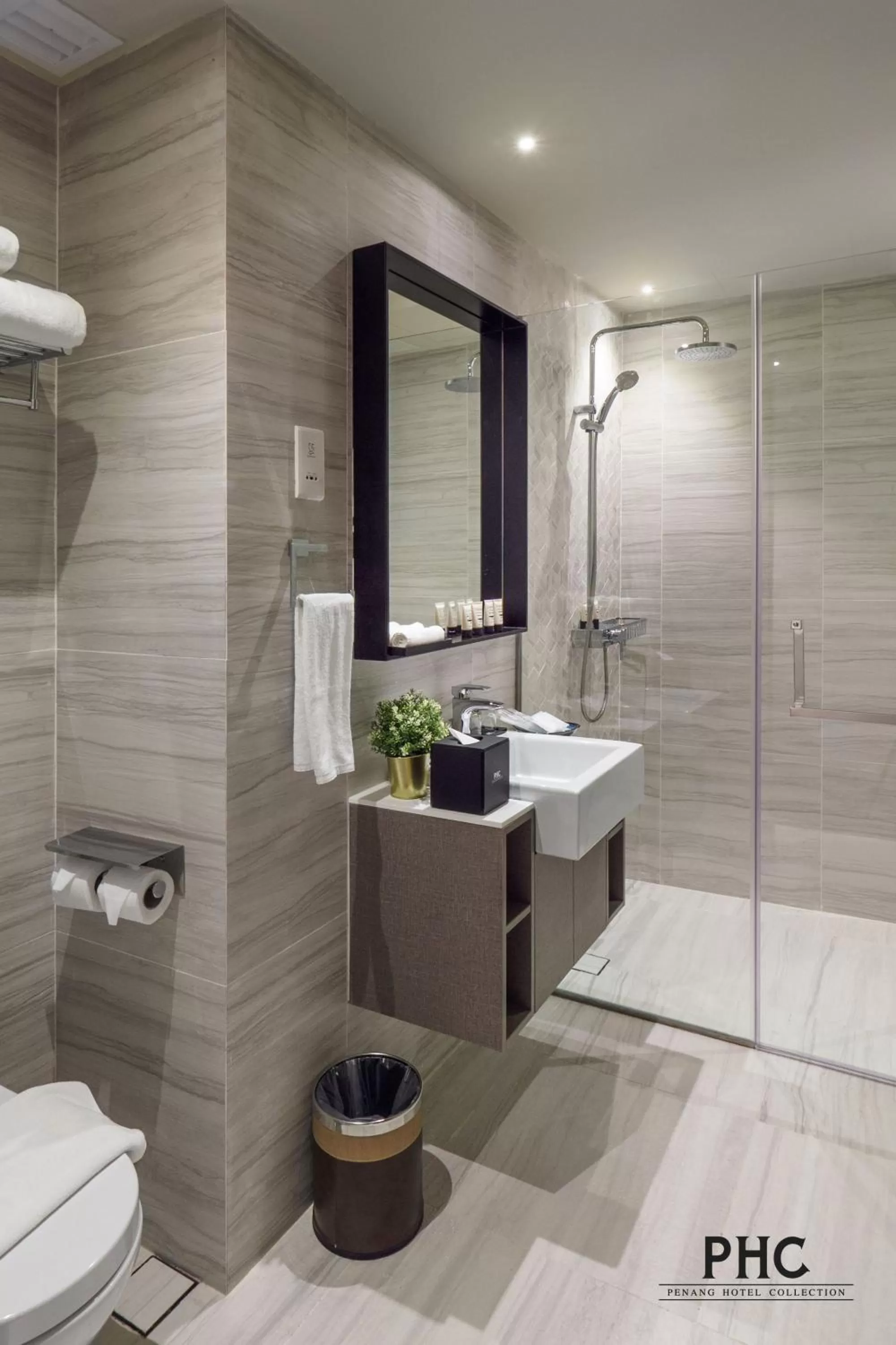 Bathroom in Ropewalk Piazza Hotel Managed by The Ascott Limited
