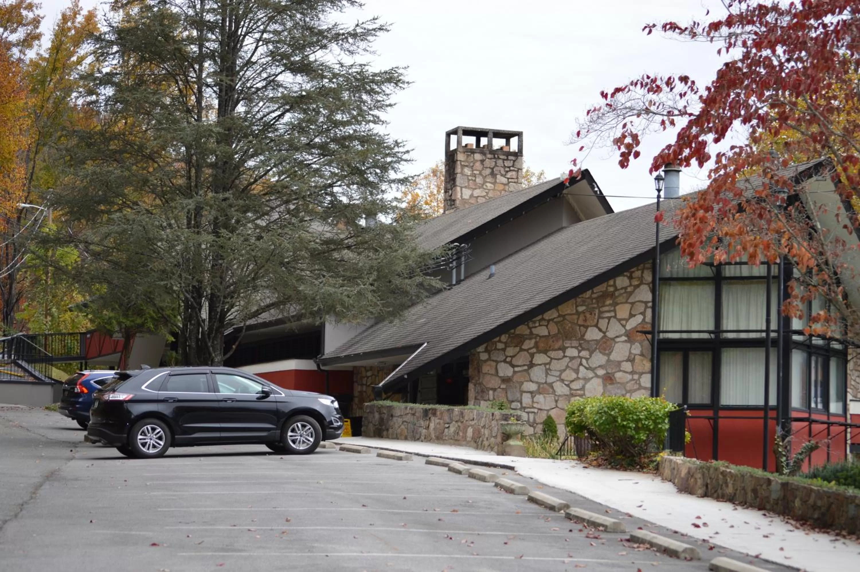 Property building in Chalet Inn