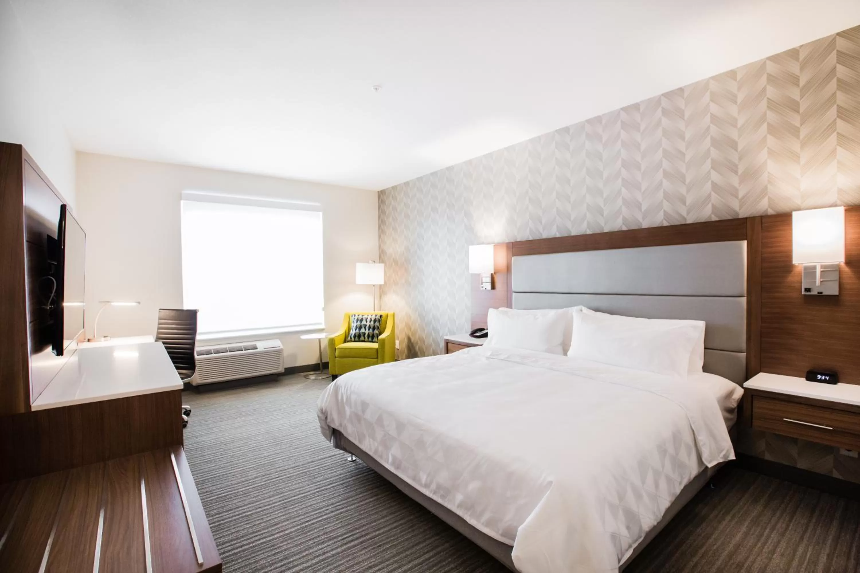 Photo of the whole room, Bed in Holiday Inn Hotel & Suites Calgary South - Conference Ctr by IHG