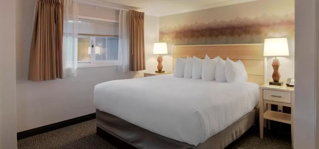 Bed in Hallmark Resort in Cannon Beach