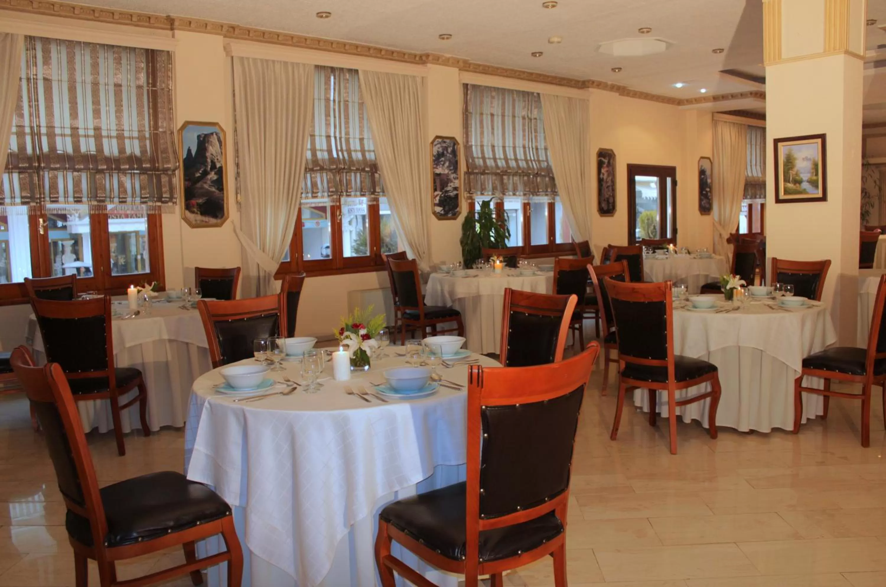 Restaurant/places to eat in Famissi Hotel