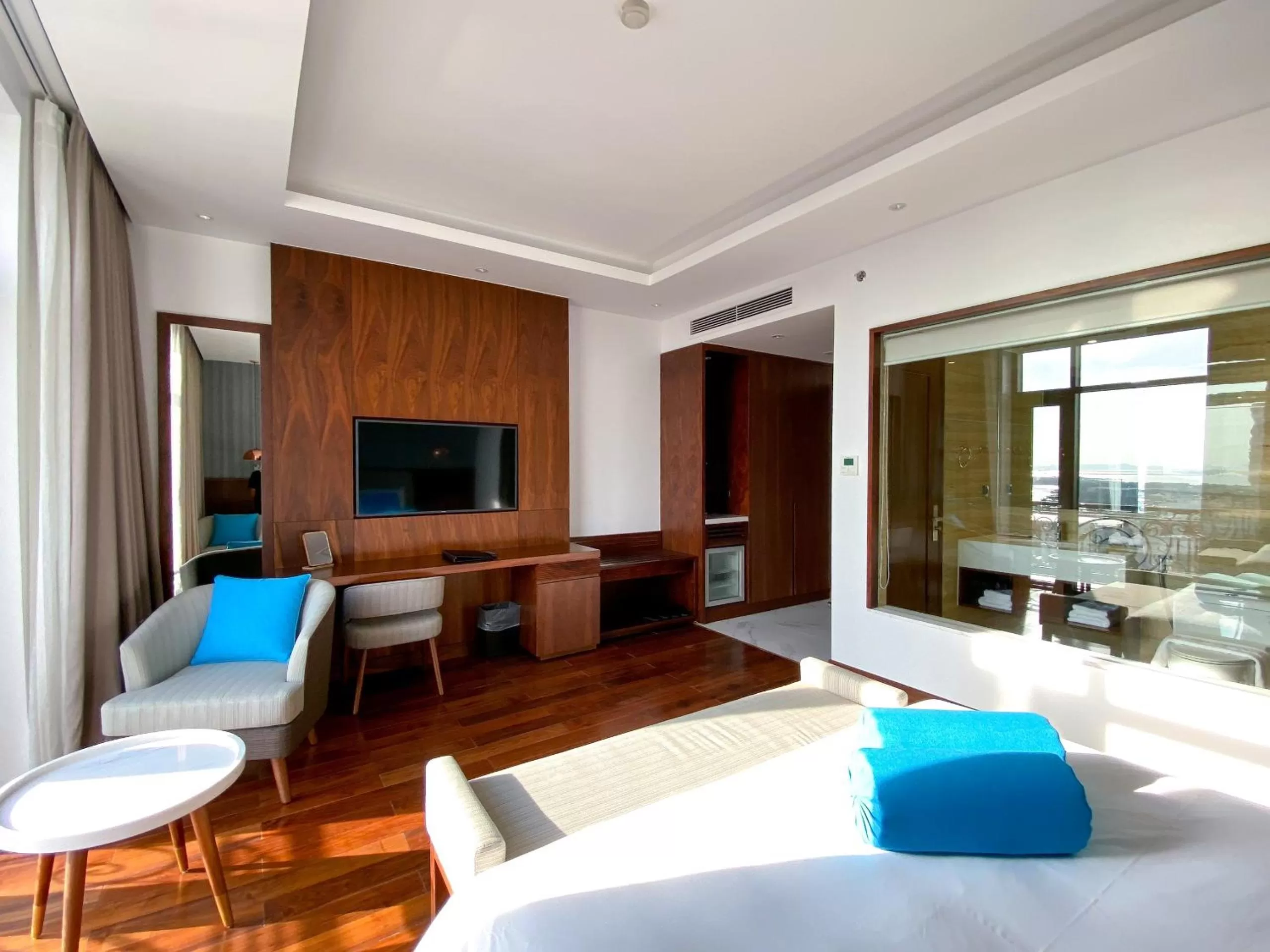 TV and multimedia, Bed in D'Lecia Ha Long Hotel