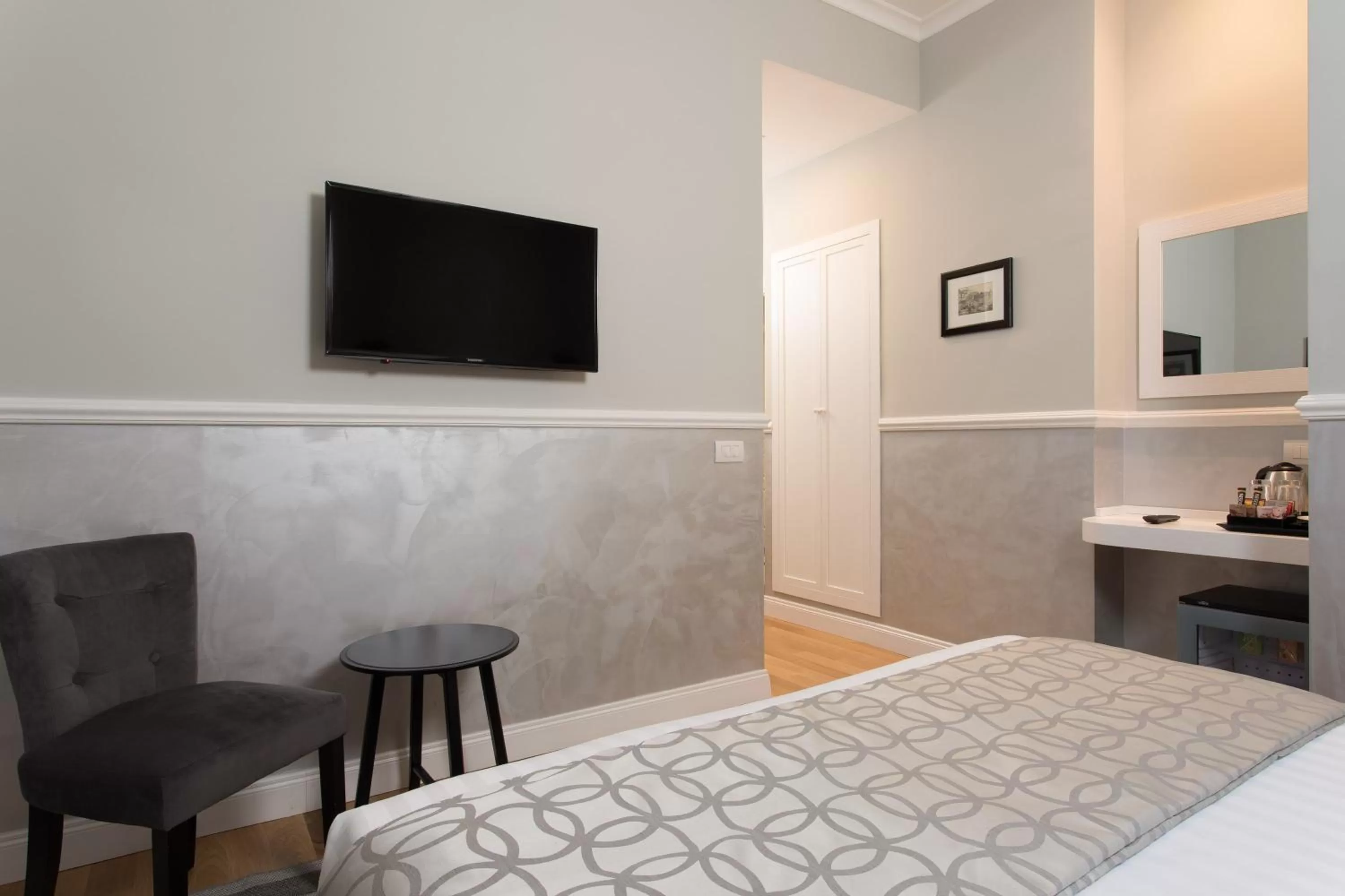 Bedroom, Bed in Relais de l'Opera