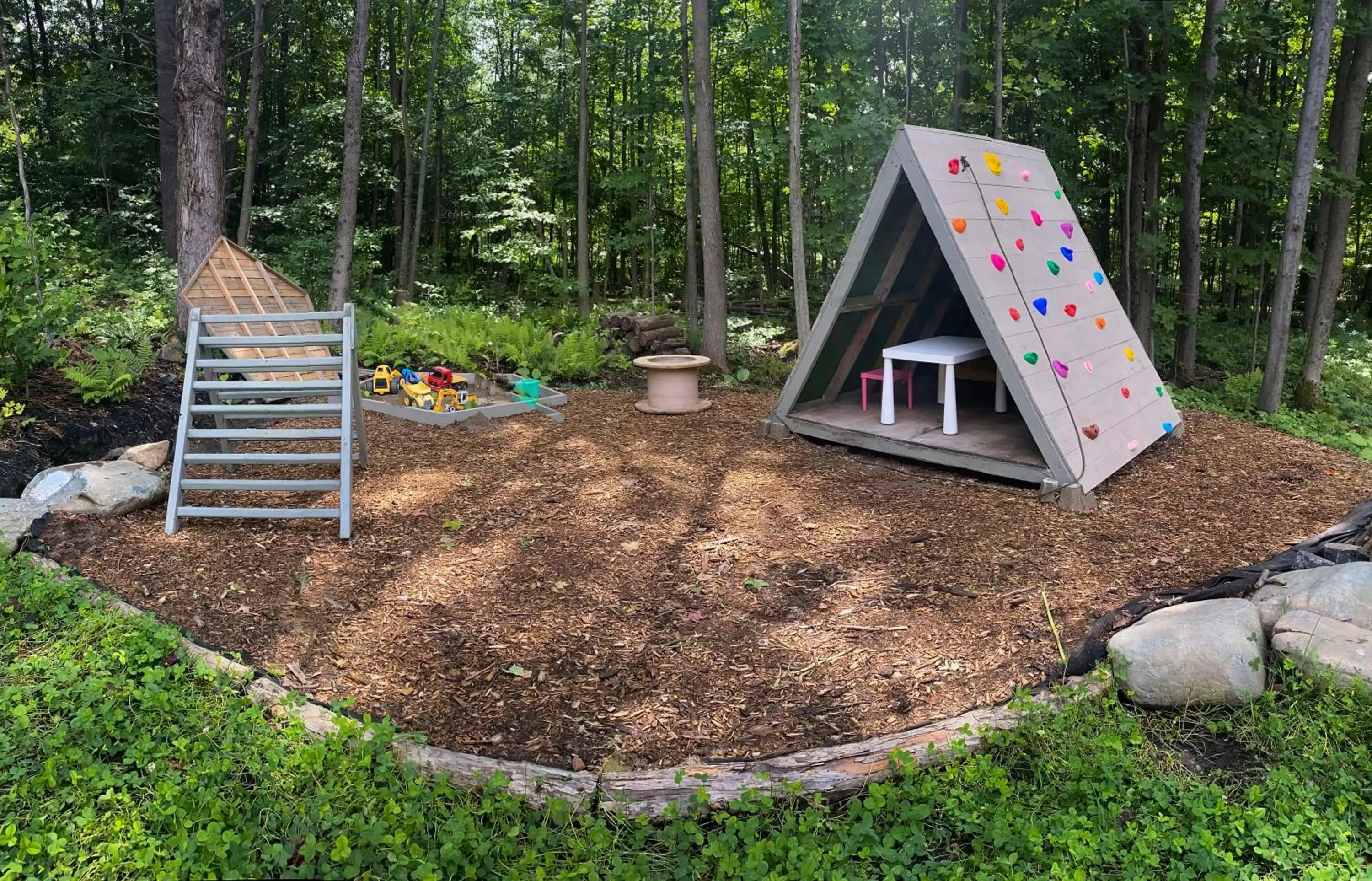 Children play ground in Le Camp Caché Shefford