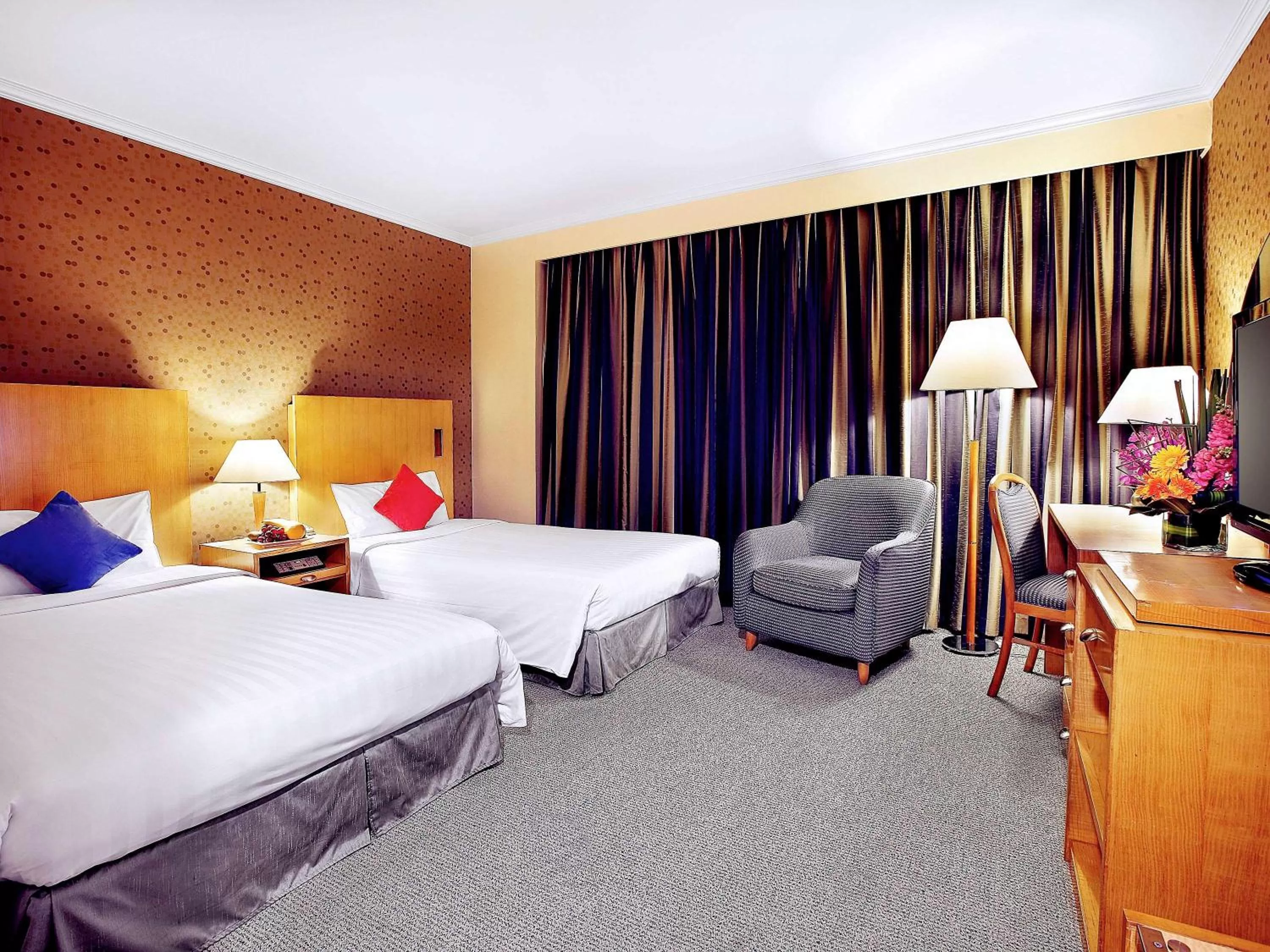 Photo of the whole room, Bed in Beijing XinQiao Hotel