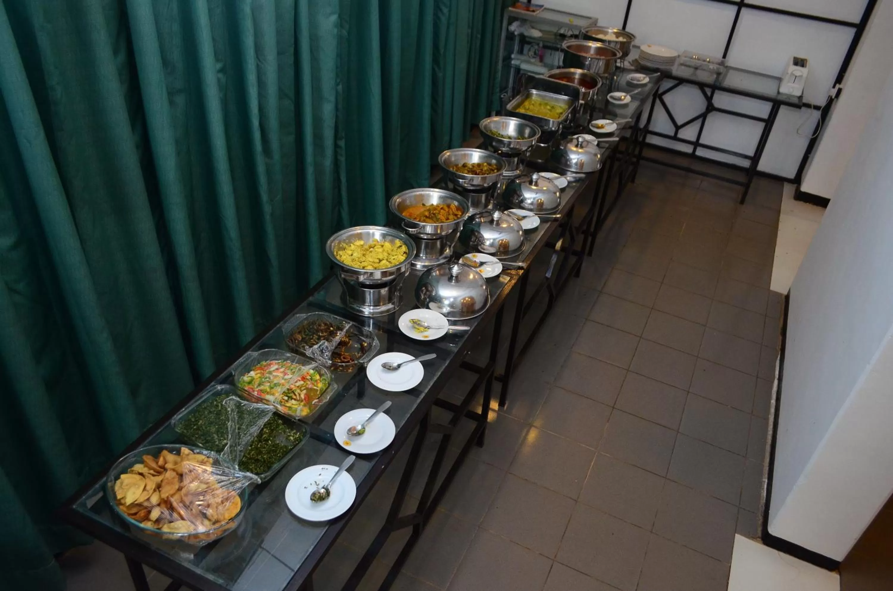 Restaurant/places to eat in Jayasinghe Holiday Resort