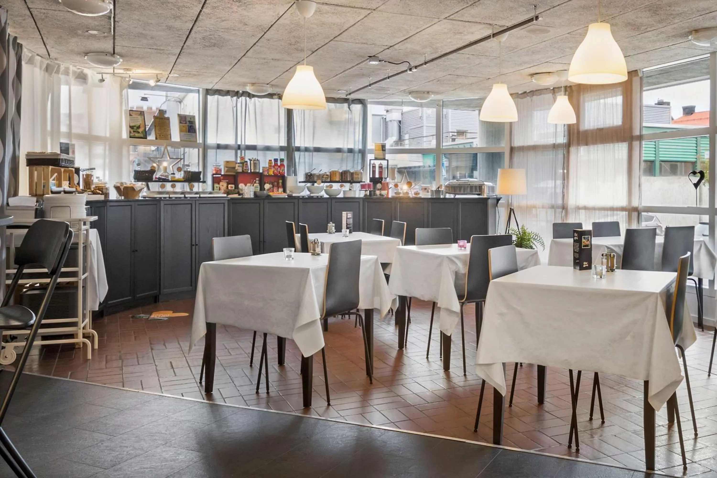 Restaurant/places to eat in Sure Hotel by Best Western Focus