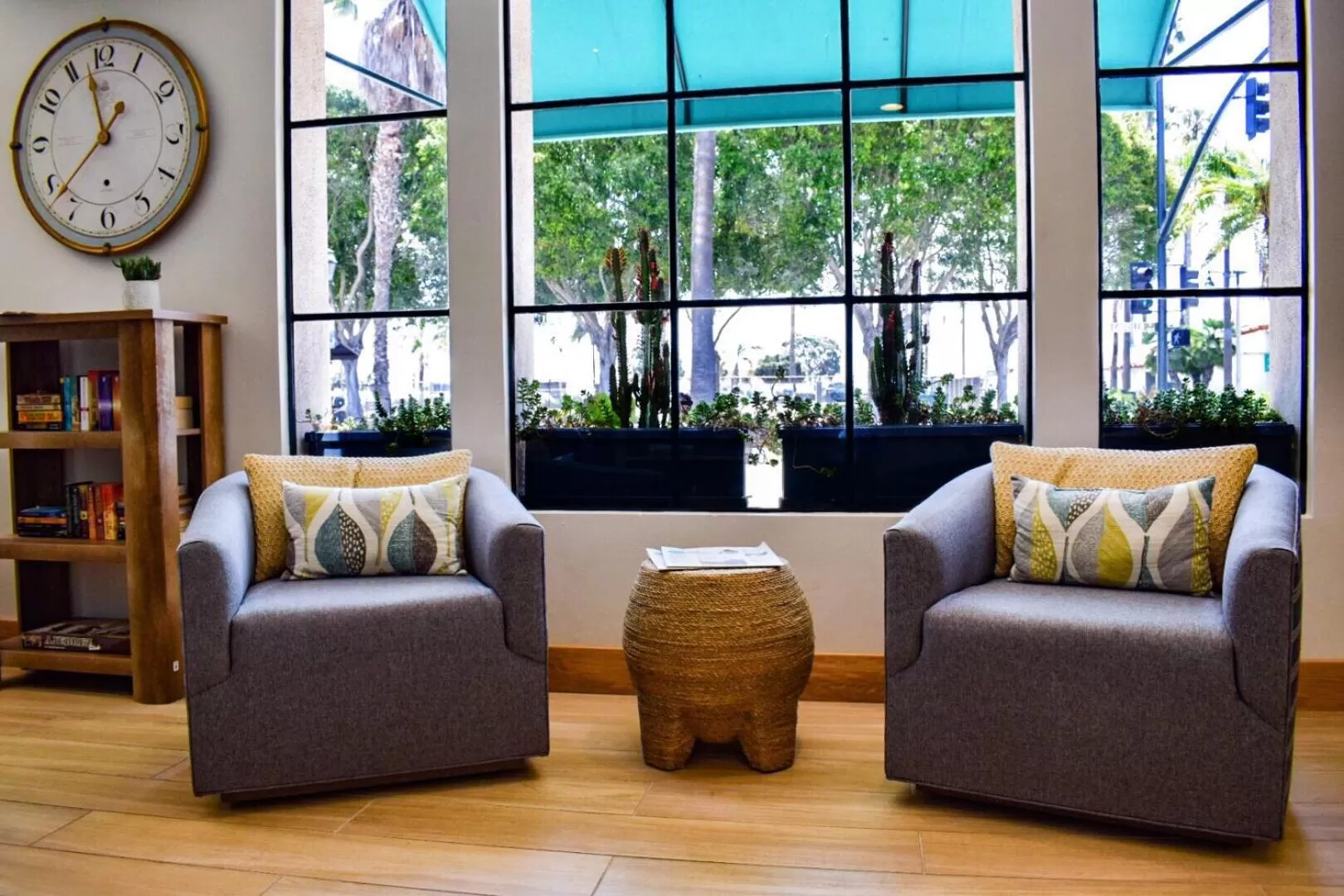 Library in Beachside Inn