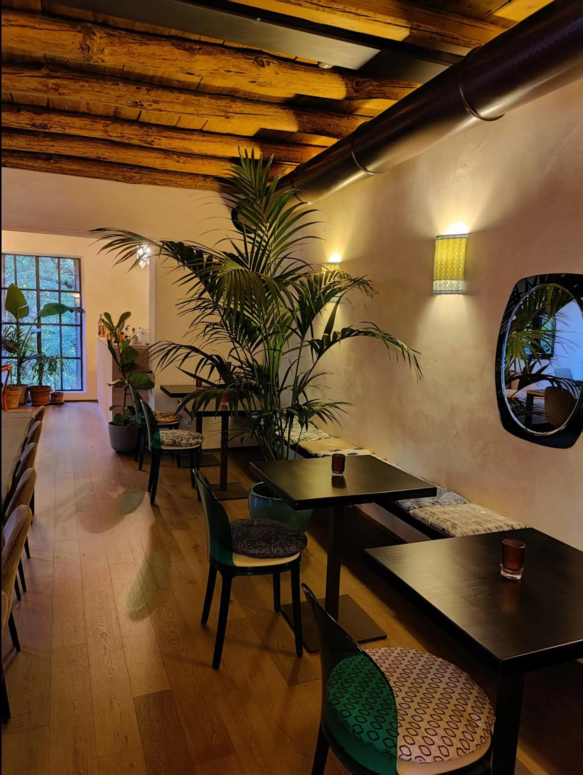 Lounge or bar in Dandelion Como Suites & Park