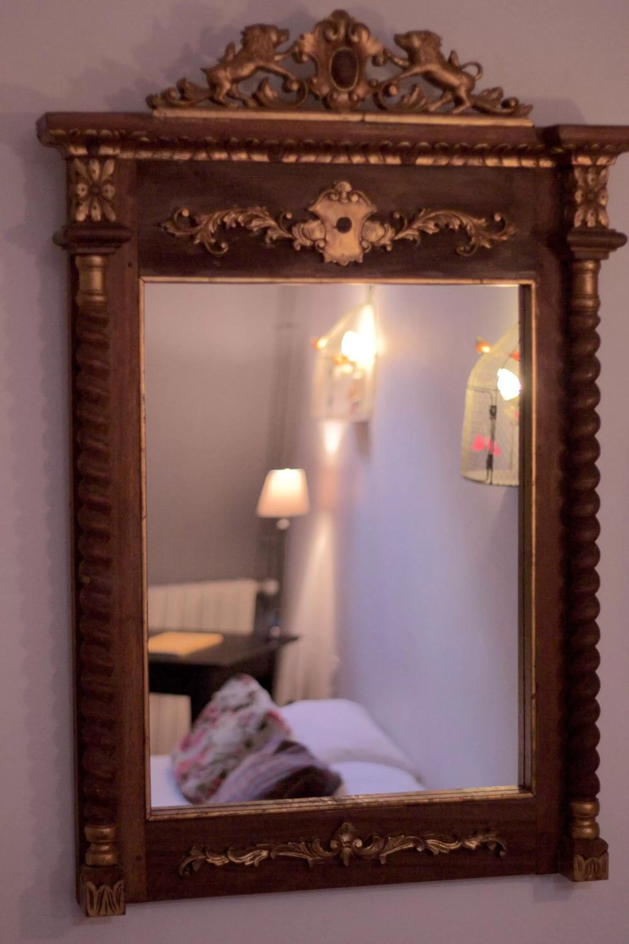 Decorative detail, Bed in Hotel Le Port Neuf