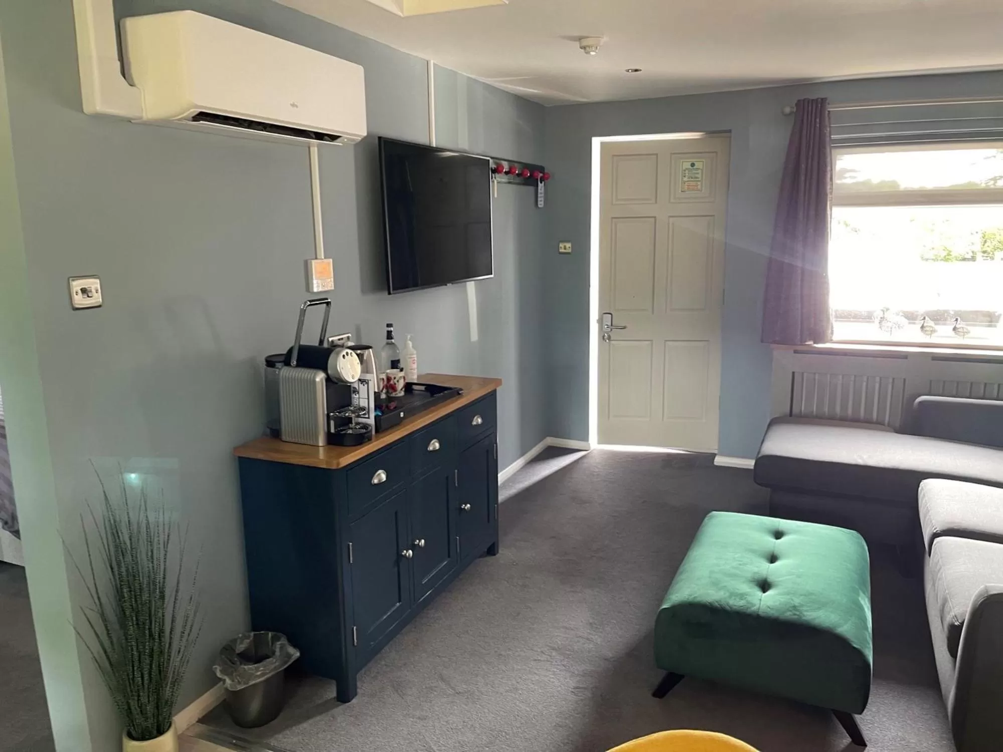 Living room in Village Limits Bed and Breakfast Rooms