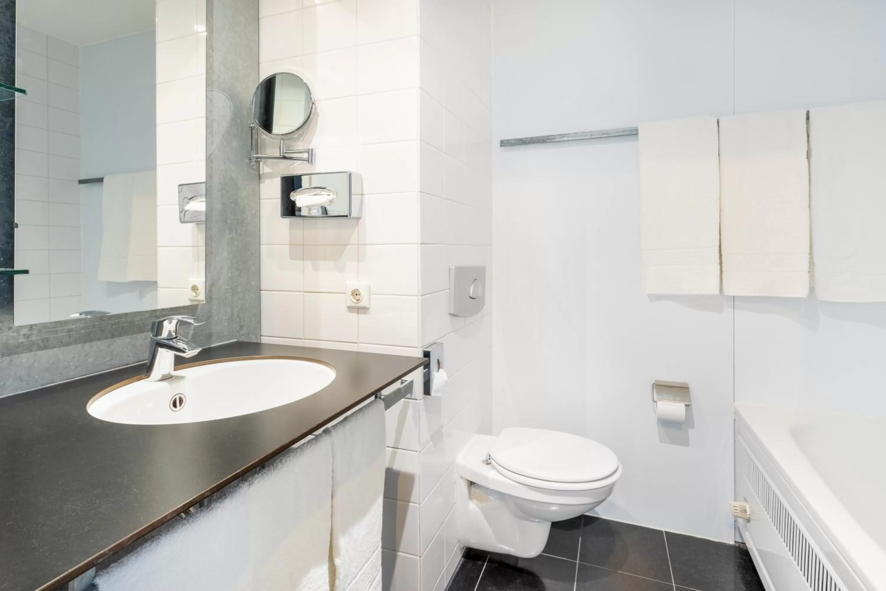 Toilet in Garner Hotel Maastricht by IHG