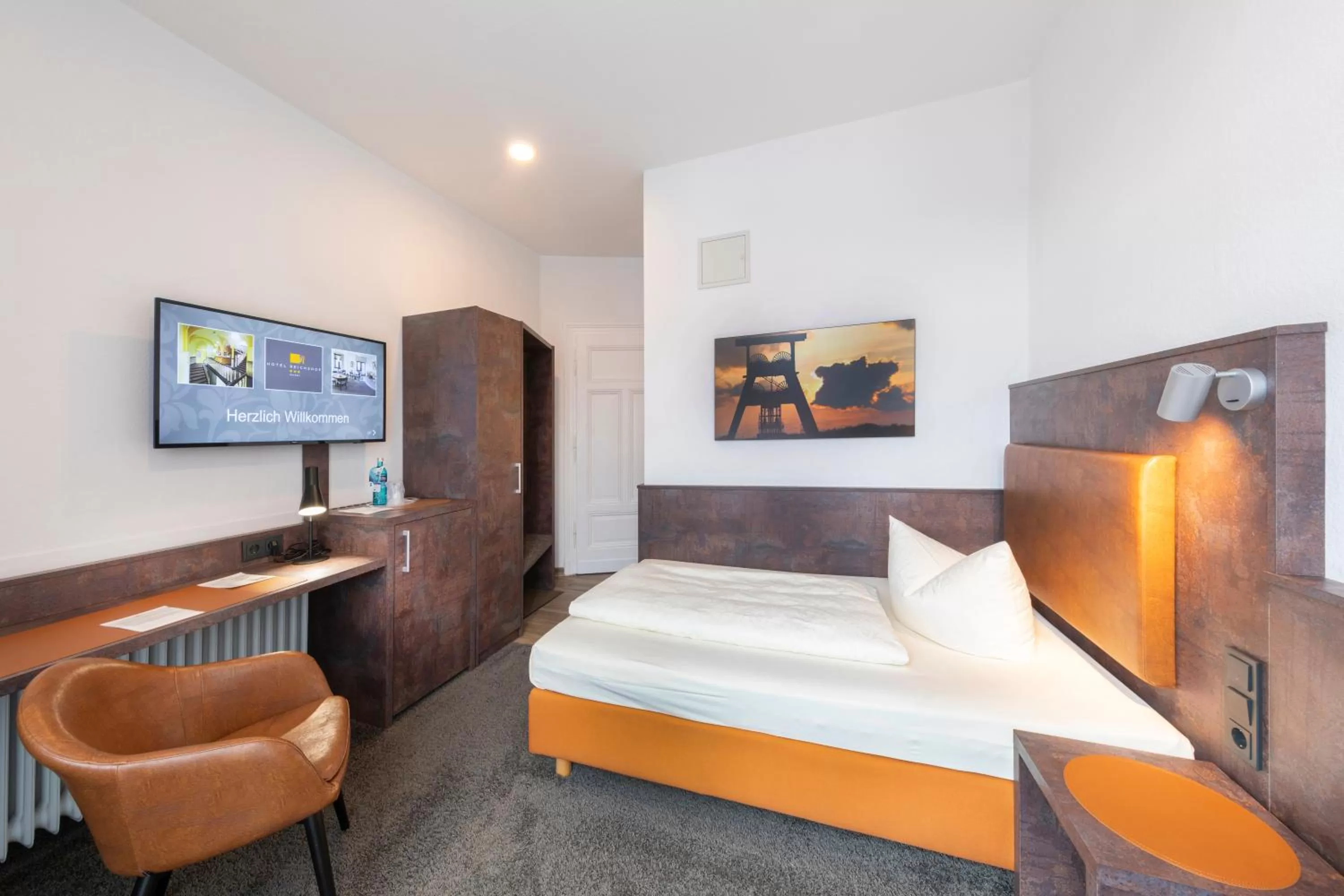 Photo of the whole room, Bed in Hotel Reichshof garni