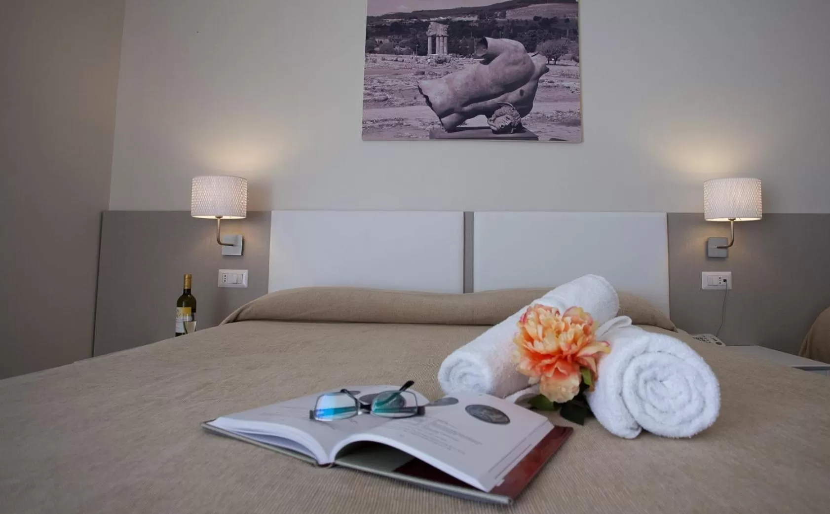 Bed in Hotel Costazzurra Museum & Spa