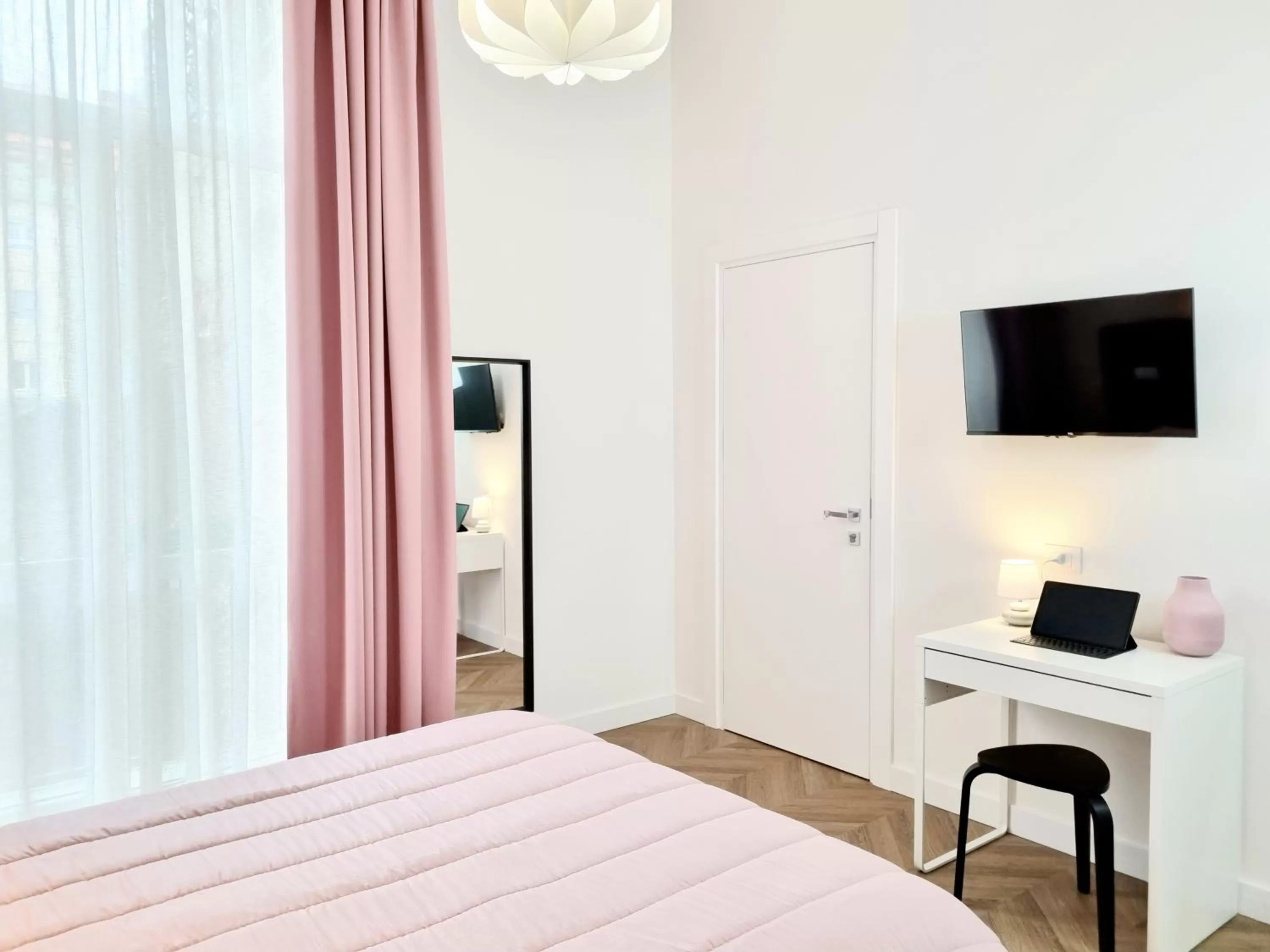 Photo of the whole room, TV/Entertainment Center in Glamour Suite Cagliari