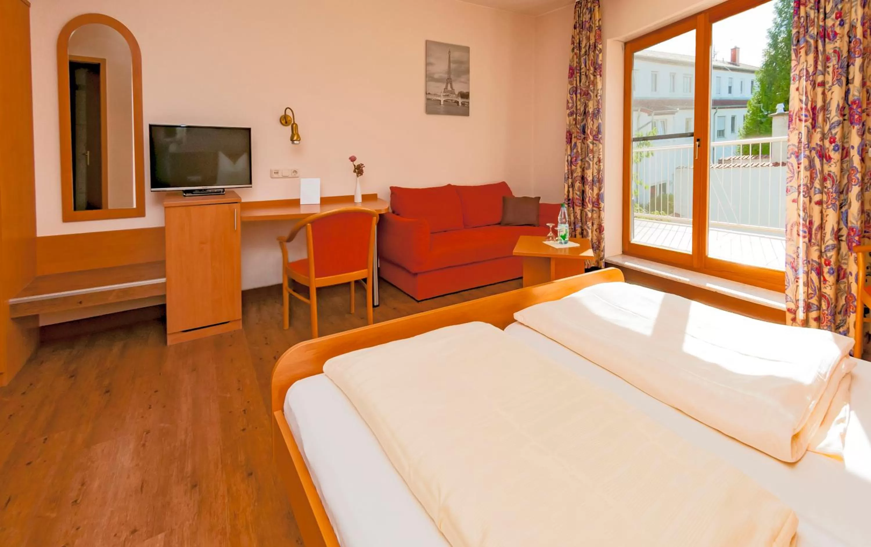 Photo of the whole room, Bed in Hotel Bett & Frühstück