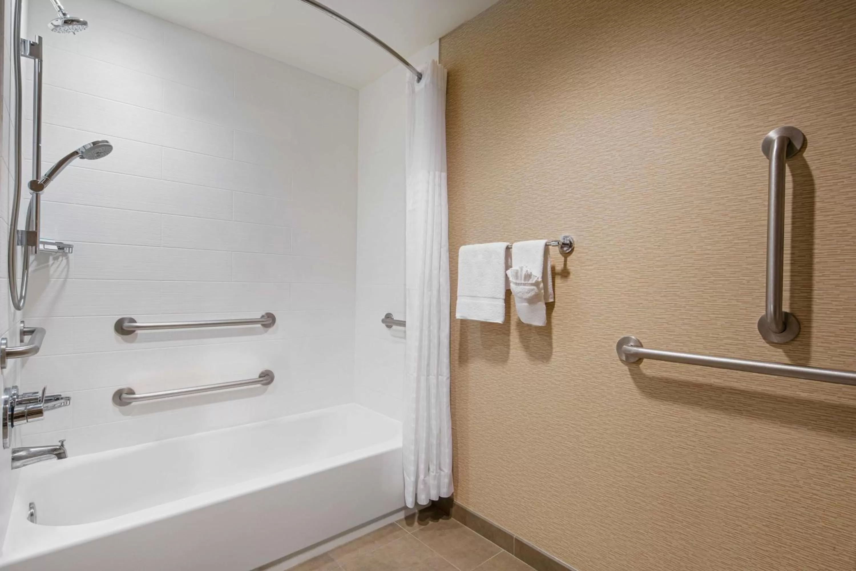 Bathroom in Homewood Suites Springfield