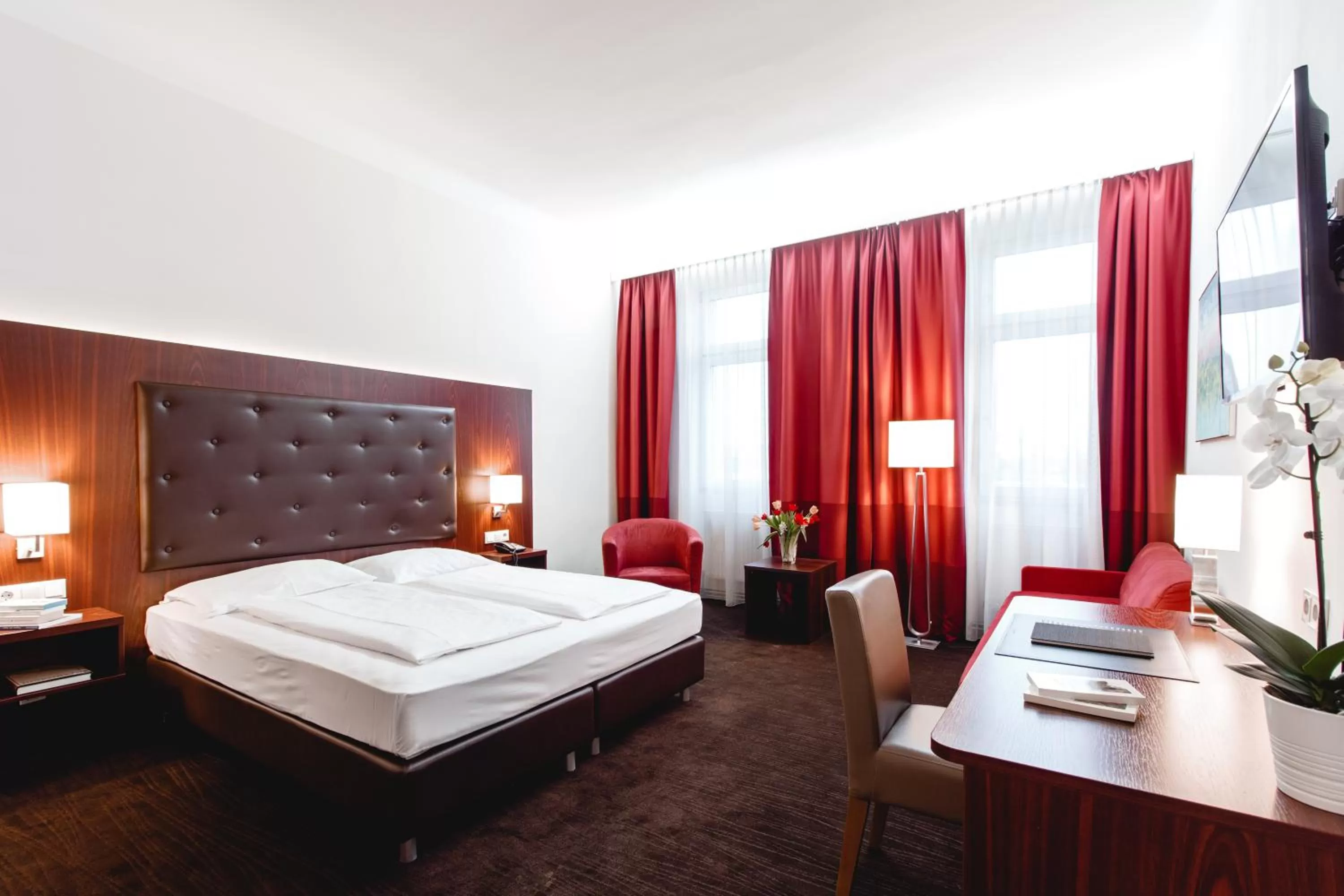 Photo of the whole room, Bed in Hotel Allegro Wien