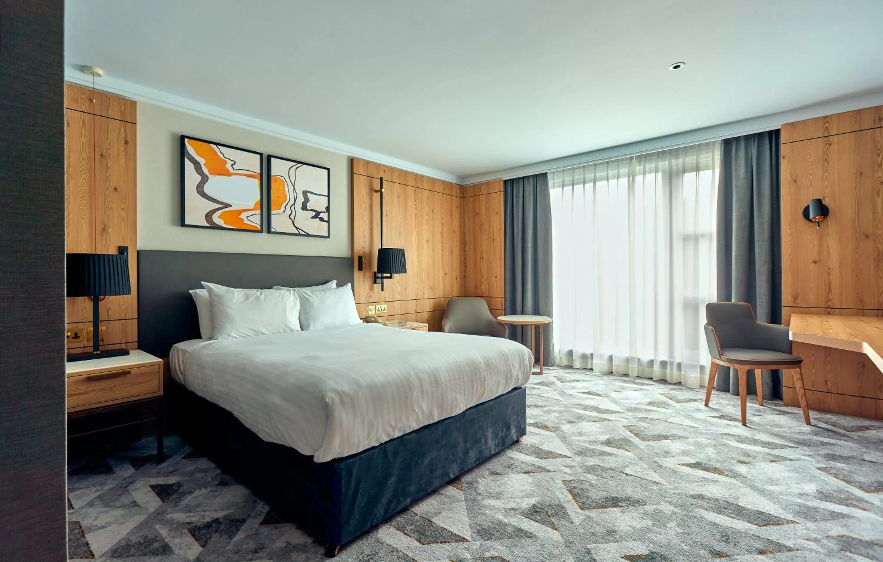 Photo of the whole room, Bed in Crowne Plaza Marlow by IHG