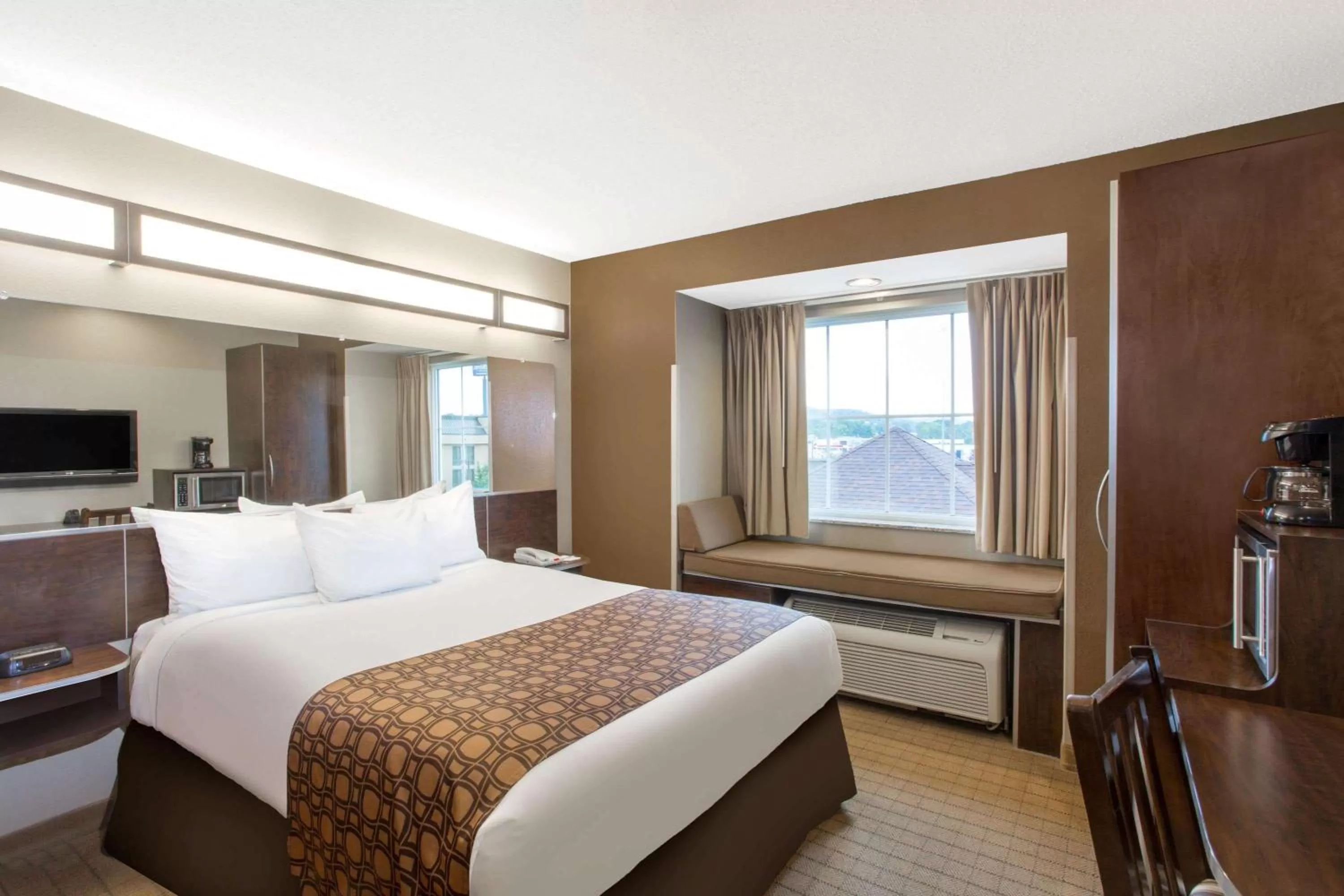 Photo of the whole room, Bed in Microtel Inn & Suites Mansfield PA