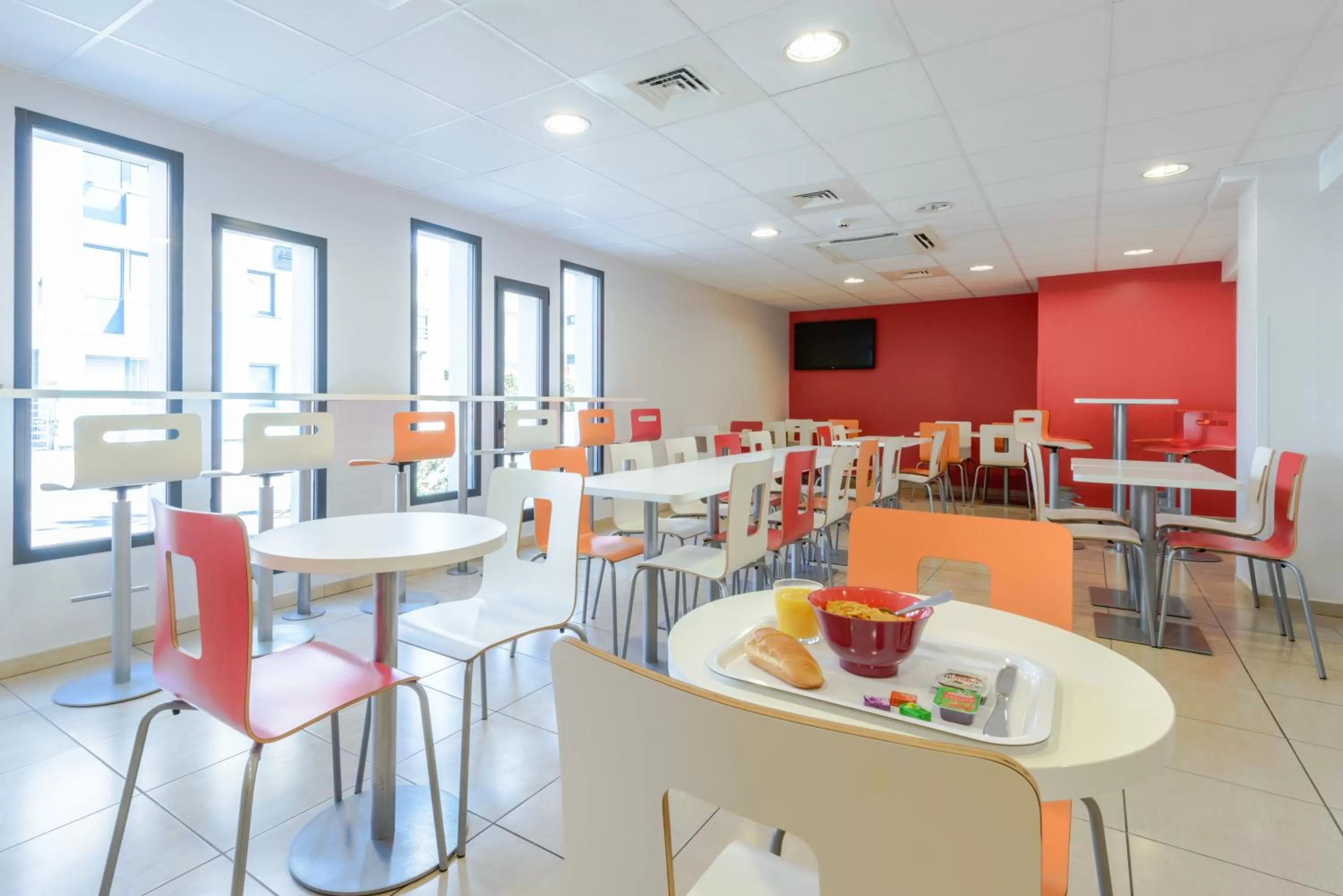 Restaurant/places to eat in Première Classe La Rochelle Centre - Les Minimes