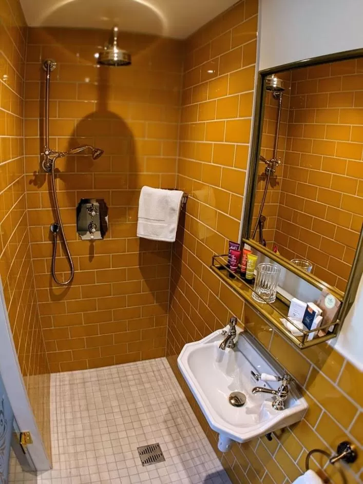 Bathroom in Railway Hotel