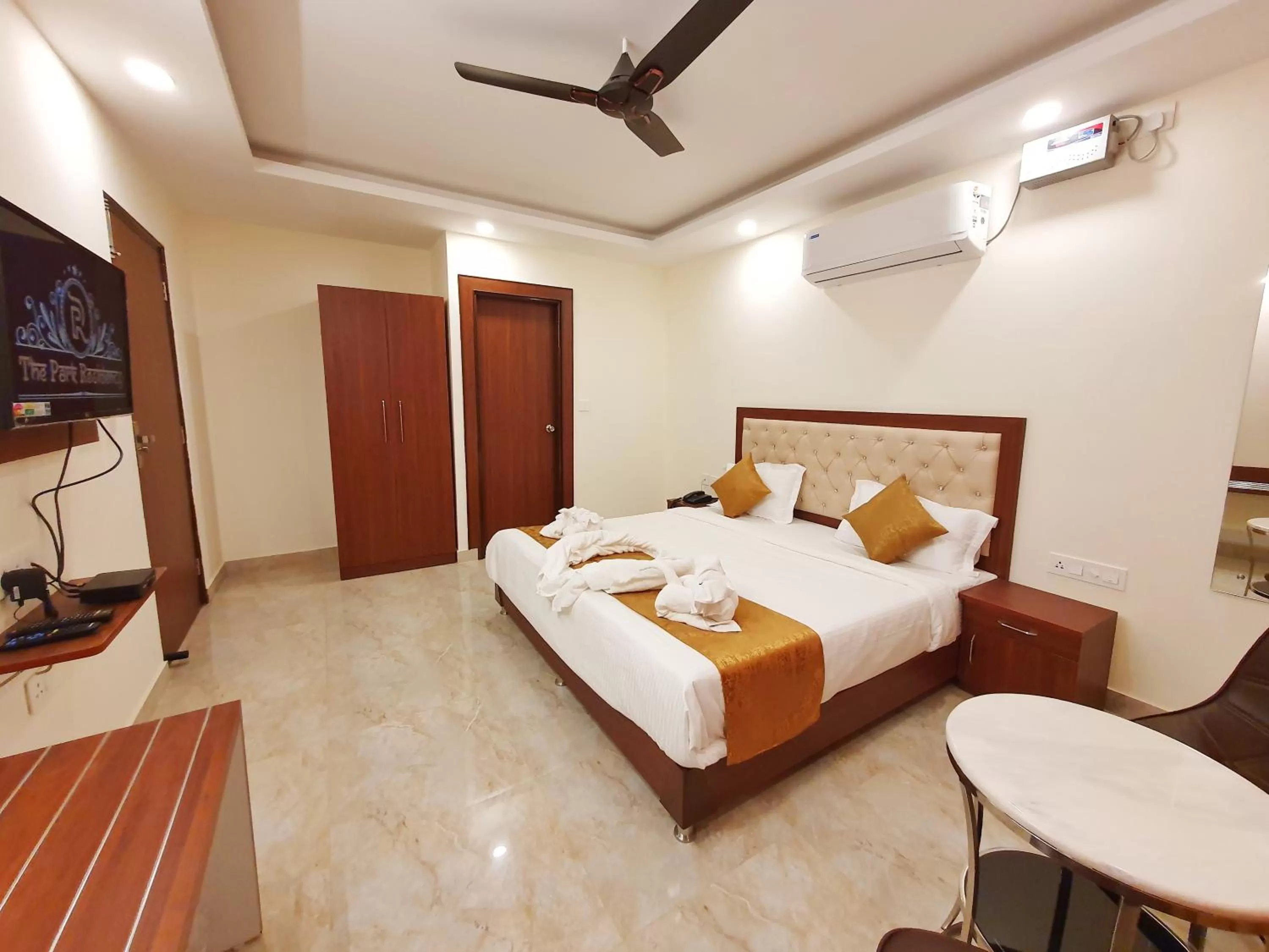 Bed in The Park Residency