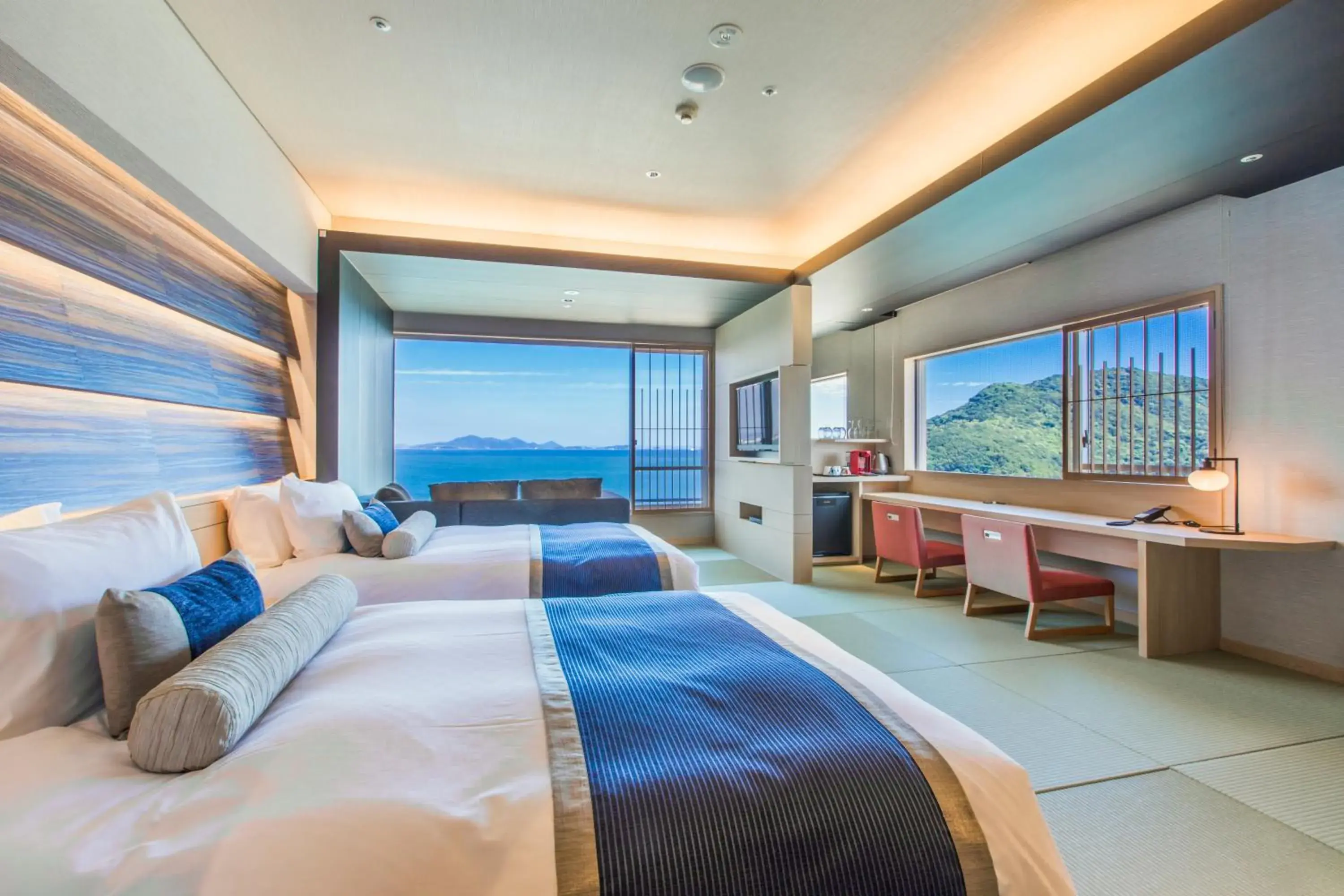 Premium Corner Twin Room with Ocean View in Hotel Ofutei Premium Corner Twin Room with Ocean View in Hotel Ofutei