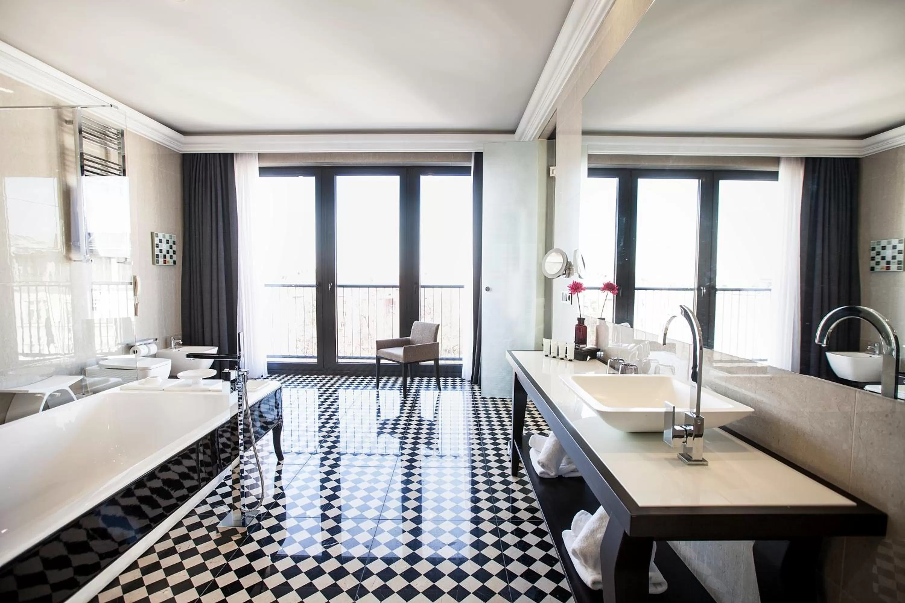 Bathroom, Bed in Quentin XL Potsdamer Platz